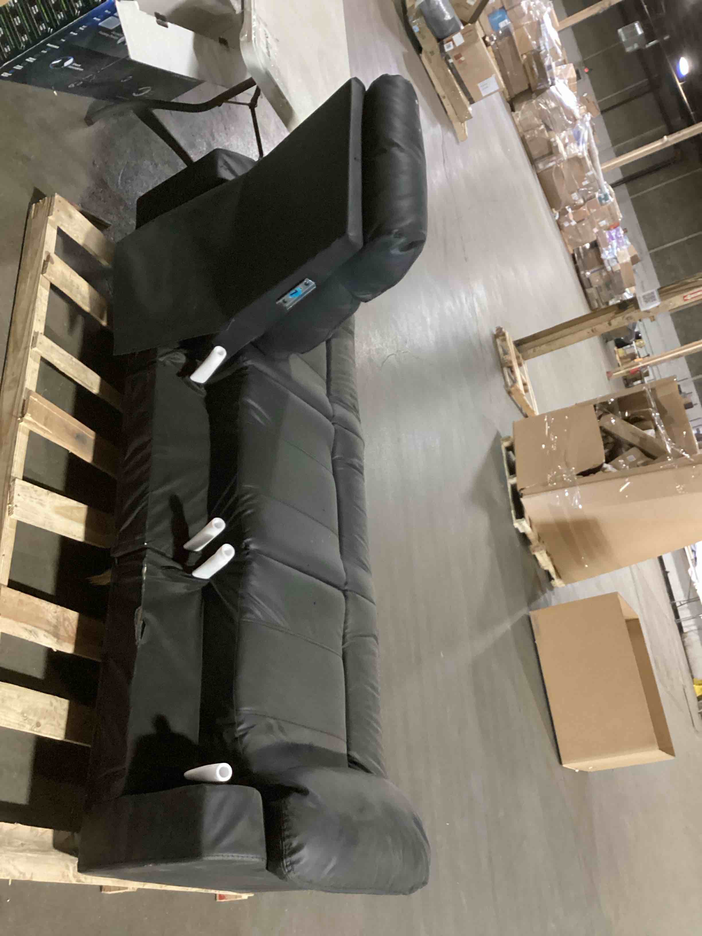 https://s3.amazonaws.com/lotting-images-prod/bidfta/PPE2274023_1745431777305.jpeg