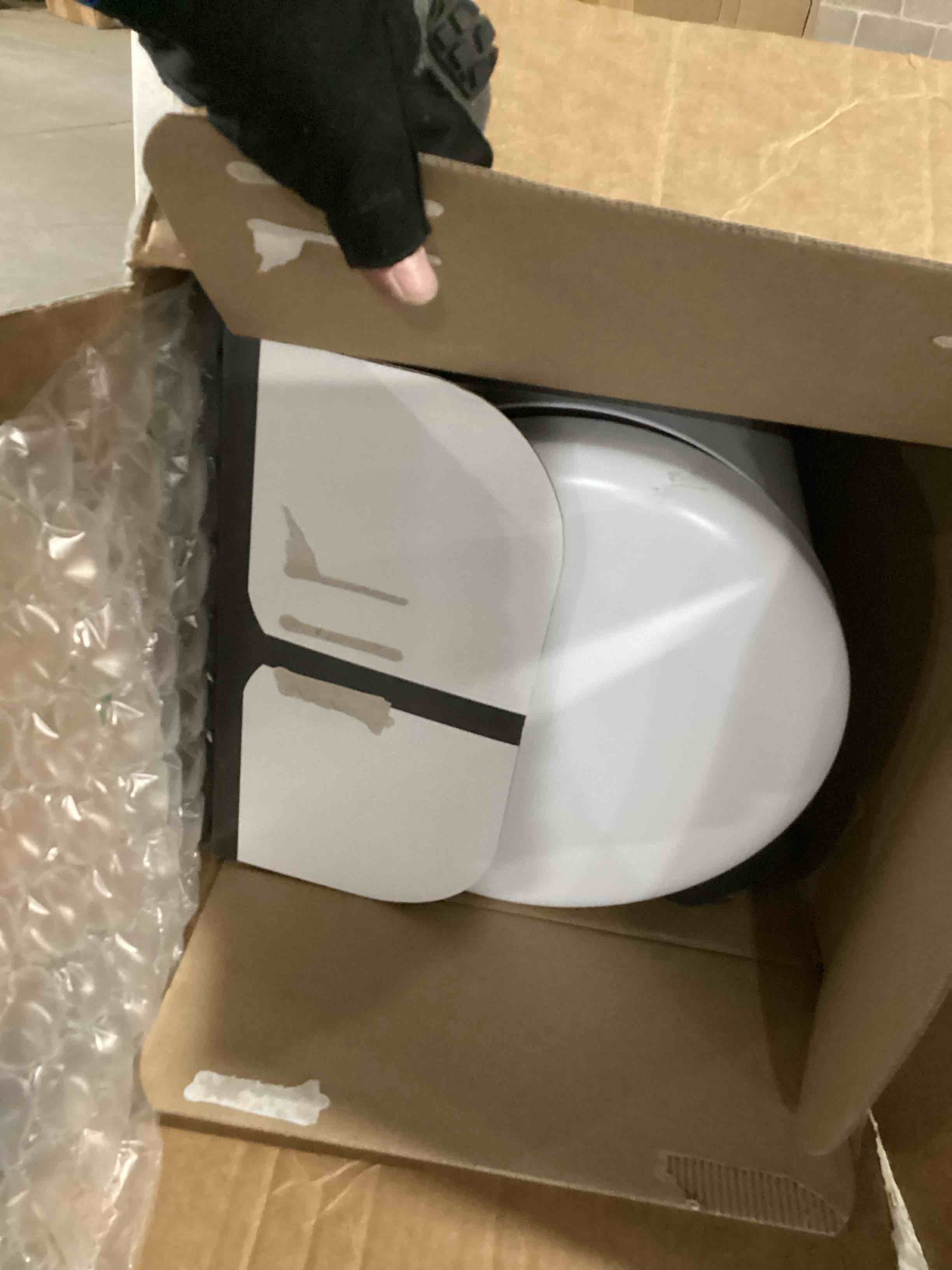 https://s3.amazonaws.com/lotting-images-prod/bidfta/PPE2274031_1745434520726.jpeg