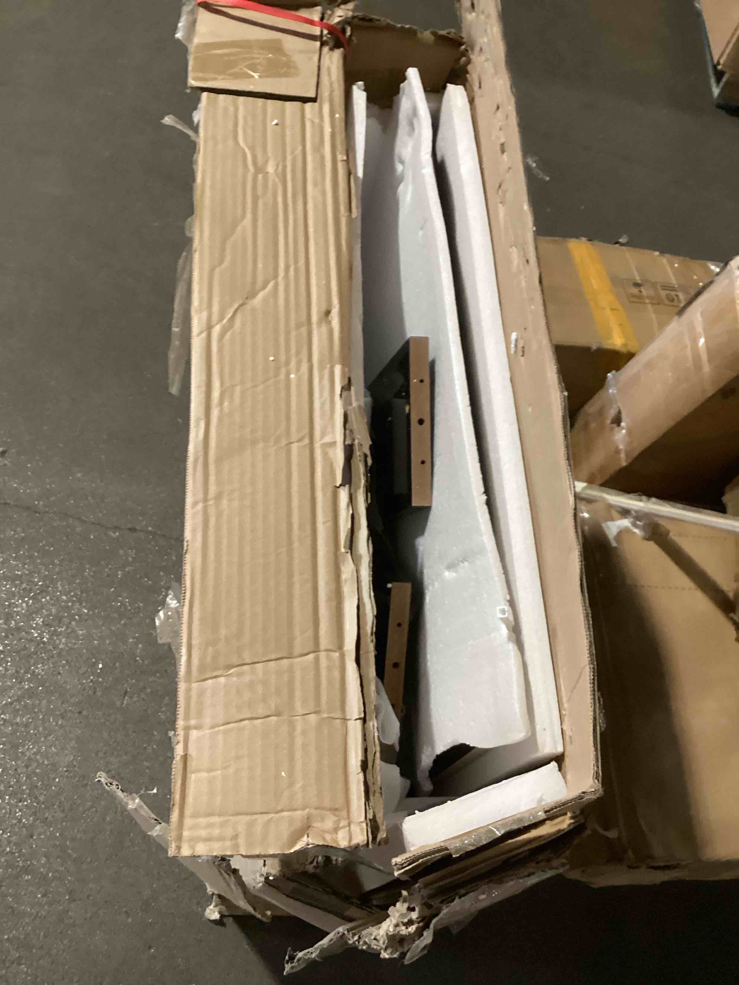 https://s3.amazonaws.com/lotting-images-prod/bidfta/PPE2274034_1745435842989.jpeg