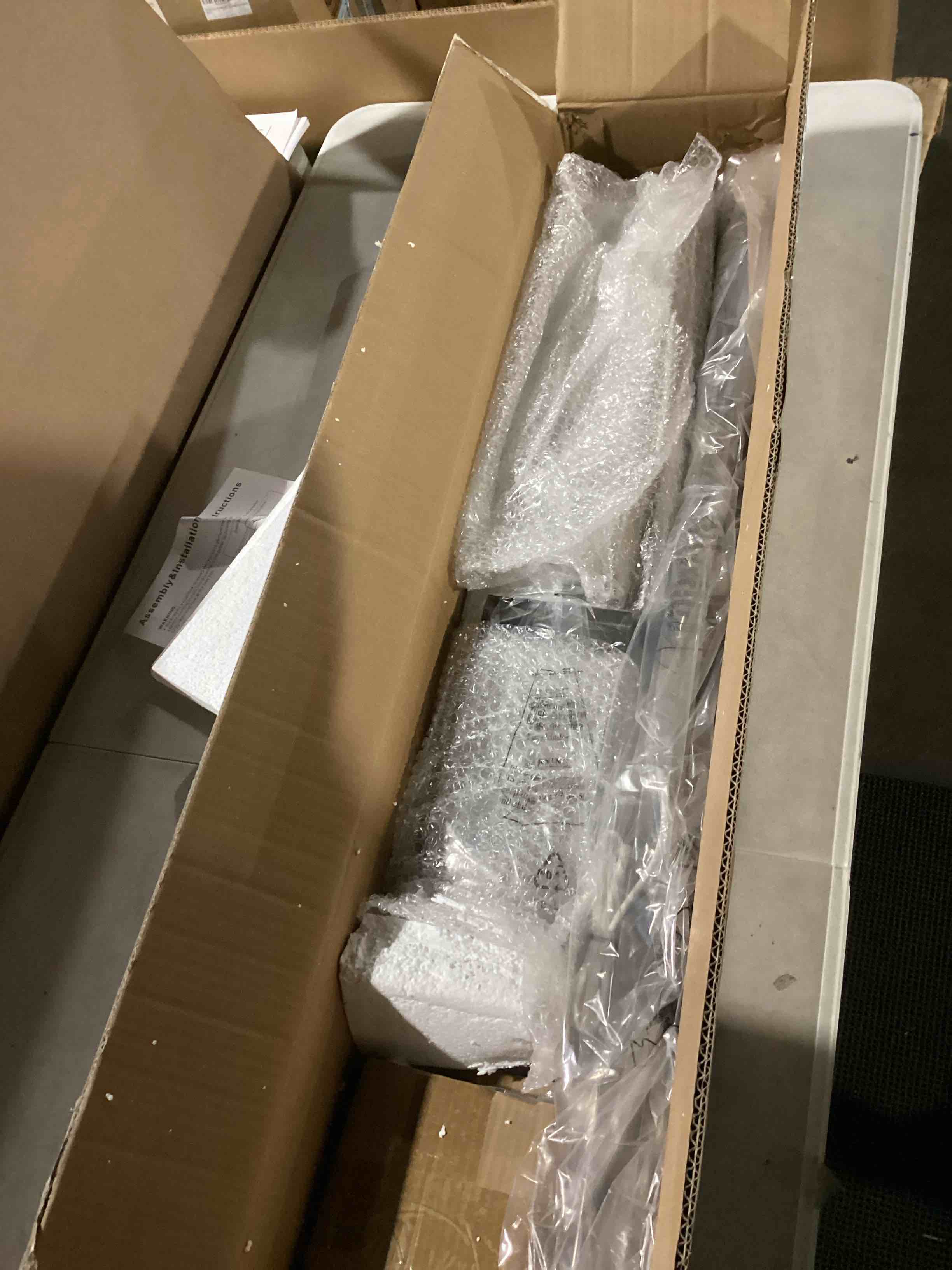 https://s3.amazonaws.com/lotting-images-prod/bidfta/PPE2274781_1748866768631.jpeg