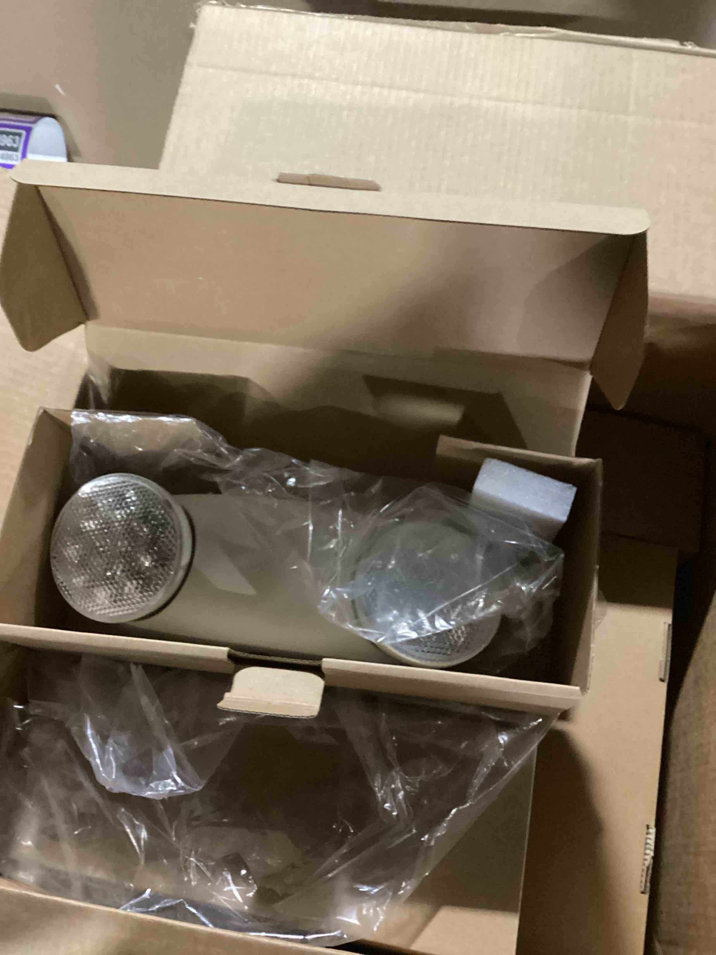 https://s3.amazonaws.com/lotting-images-prod/bidfta/PPE2274955_1749053528569.jpeg