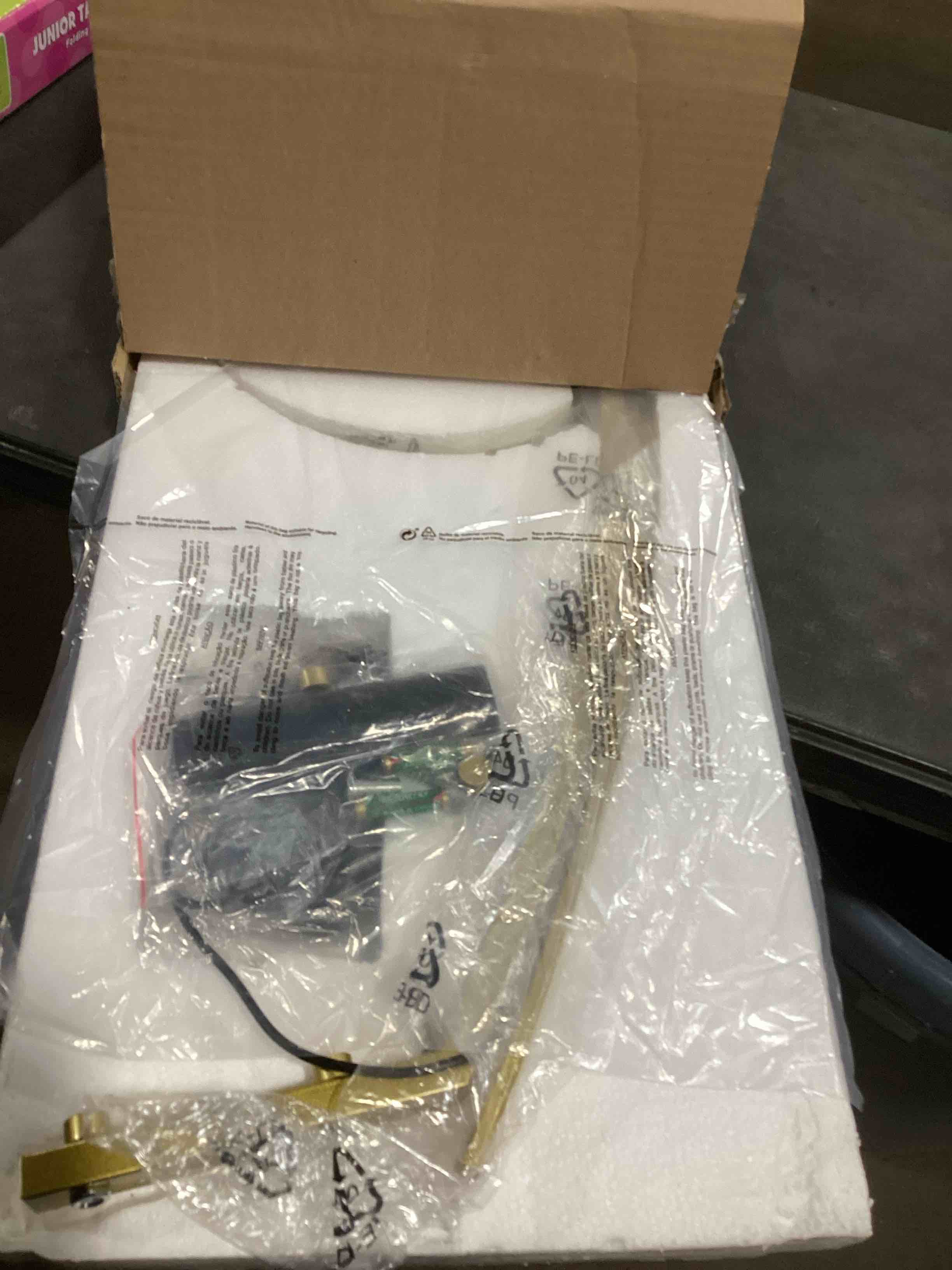 https://s3.amazonaws.com/lotting-images-prod/bidfta/PPE2276405_1743533746796.jpeg