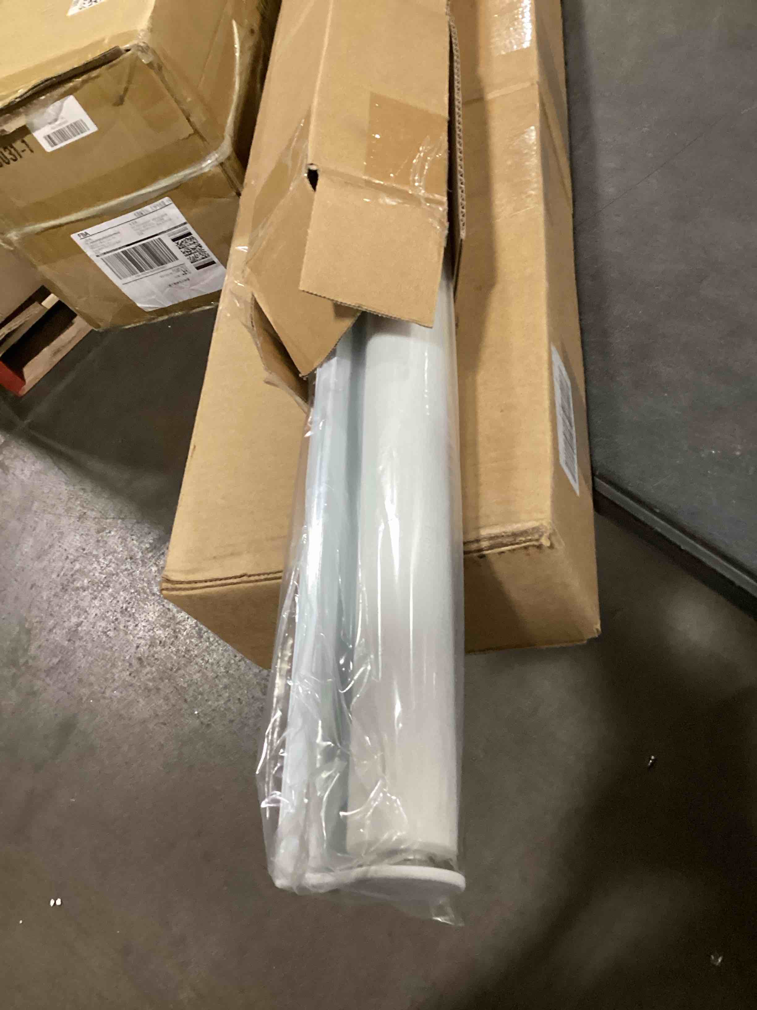 https://s3.amazonaws.com/lotting-images-prod/bidfta/PPE2276439_1743596508952.jpeg