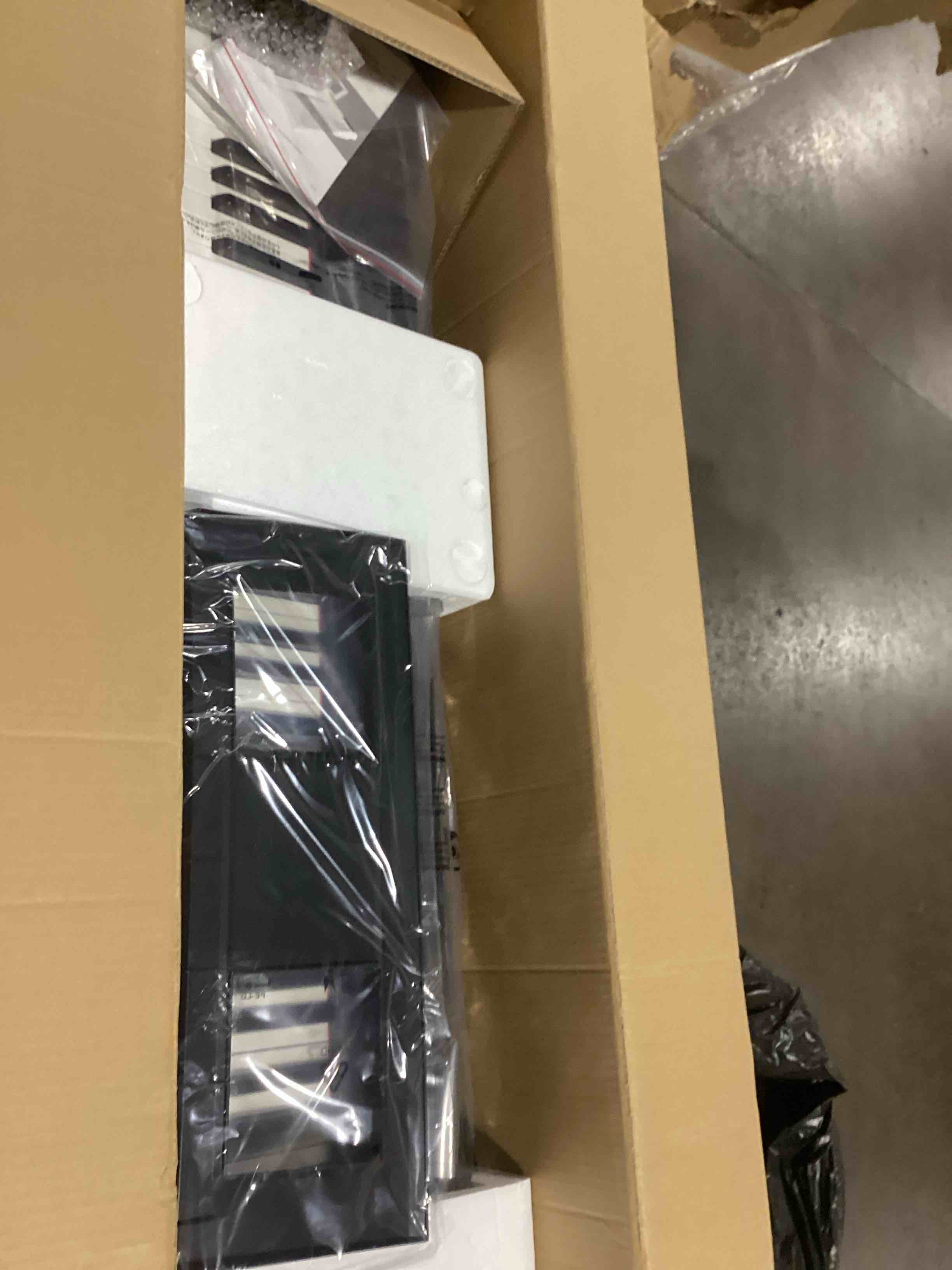 https://s3.amazonaws.com/lotting-images-prod/bidfta/PPE2277314_1744630046914.jpeg