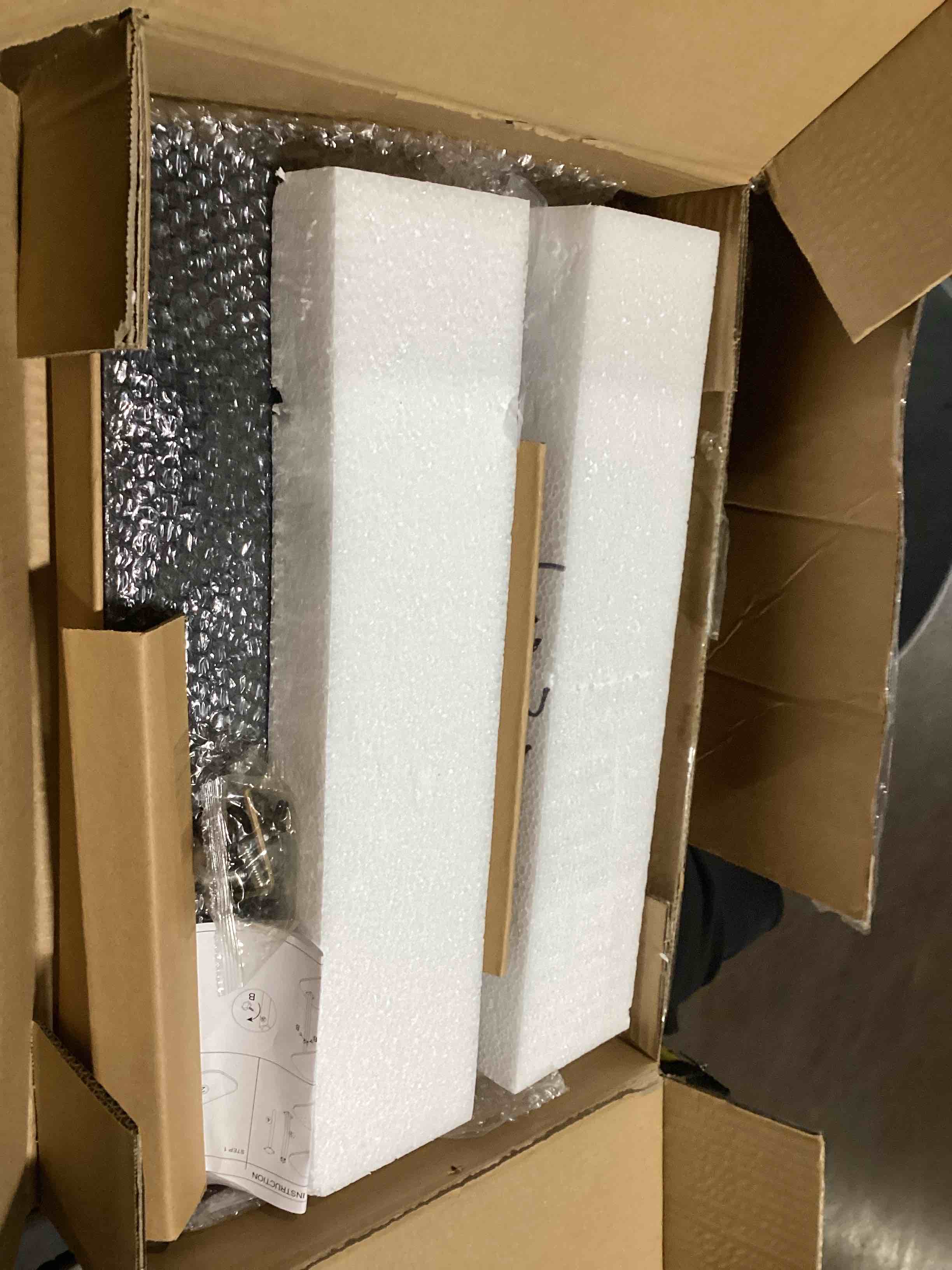 https://s3.amazonaws.com/lotting-images-prod/bidfta/PPE2277961_1745328521518.jpeg