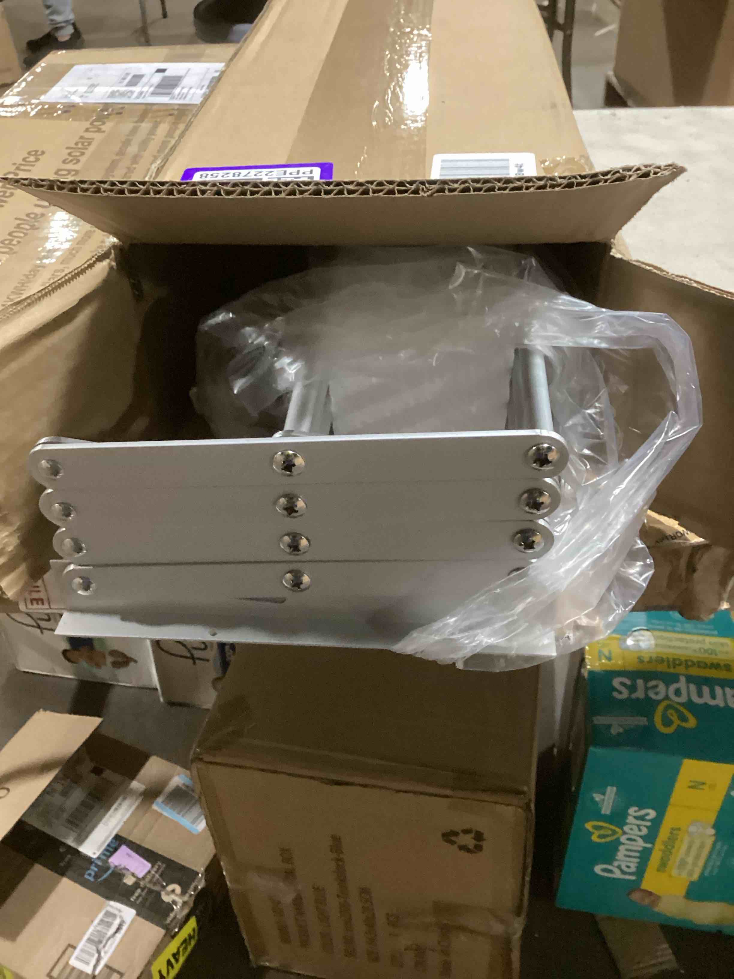 https://s3.amazonaws.com/lotting-images-prod/bidfta/PPE2278258_1743436223253.jpeg
