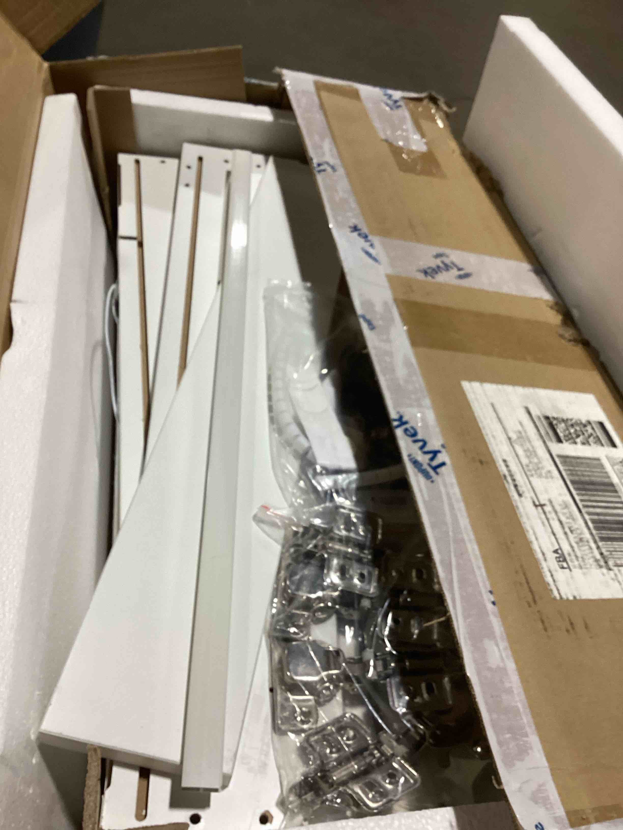 https://s3.amazonaws.com/lotting-images-prod/bidfta/PPE2278842_1744024247543.jpeg