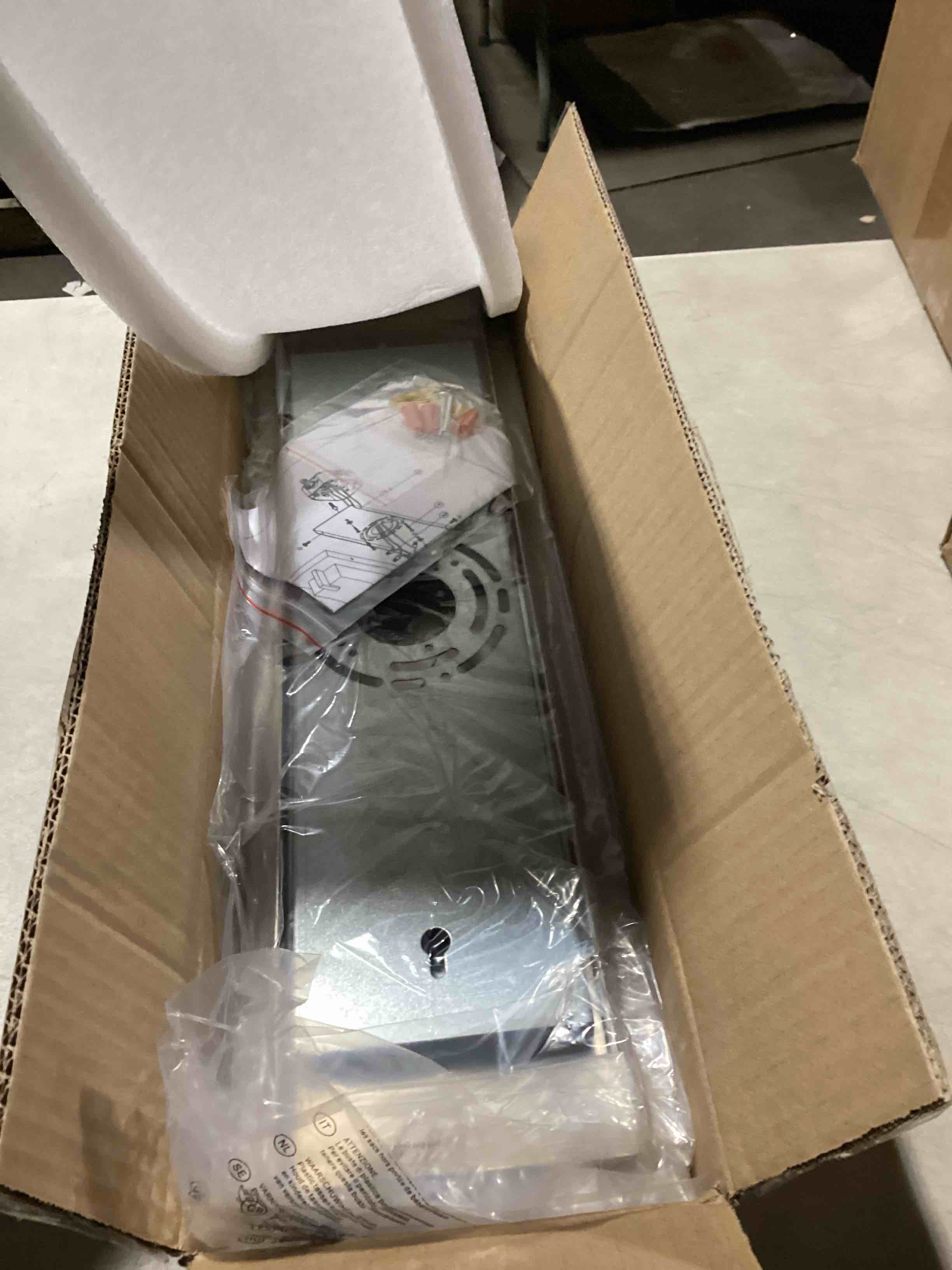 https://s3.amazonaws.com/lotting-images-prod/bidfta/PPE2280622_1746118469166.jpeg