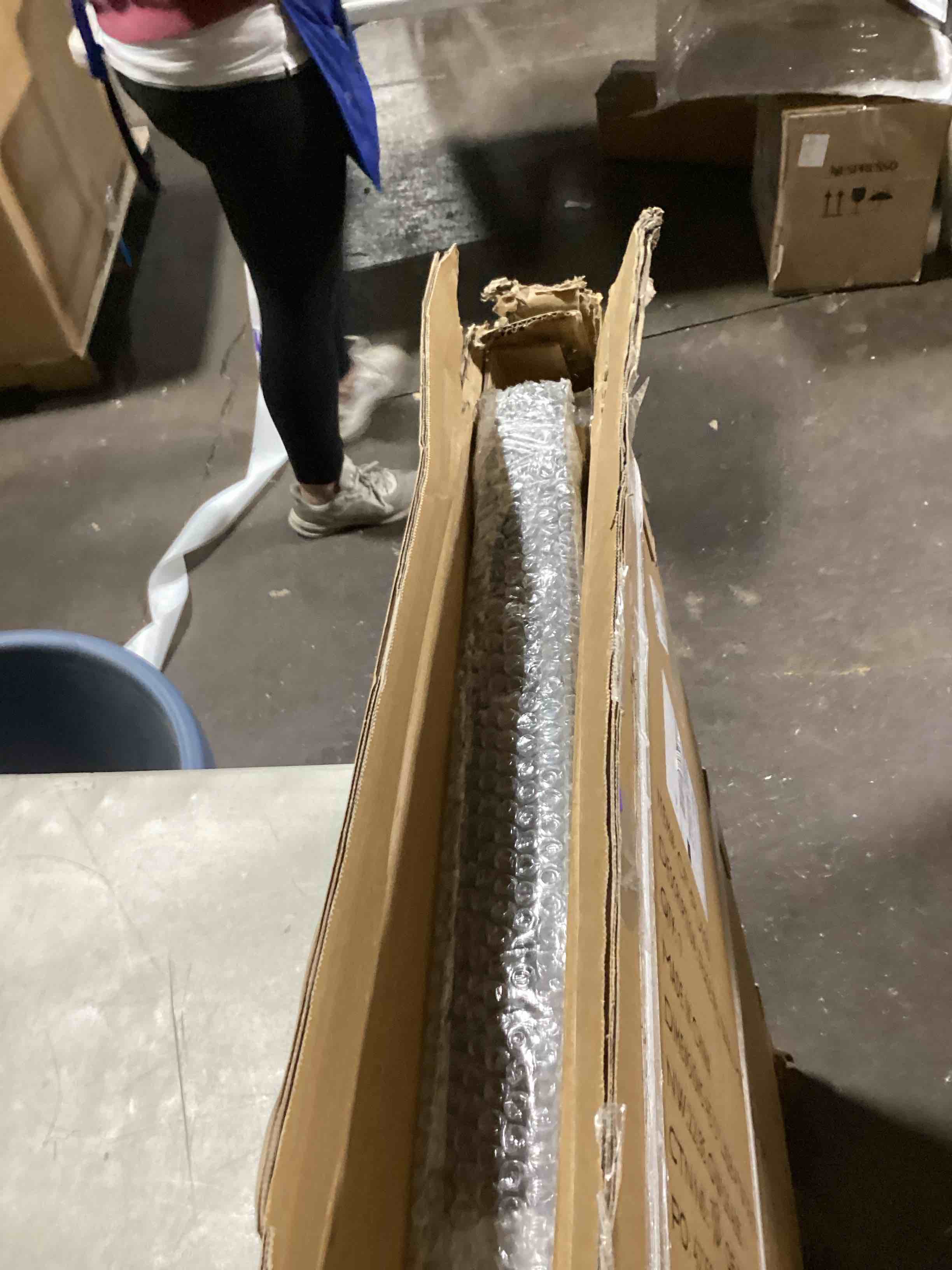 https://s3.amazonaws.com/lotting-images-prod/bidfta/PPE2280700_1746188312987.jpeg