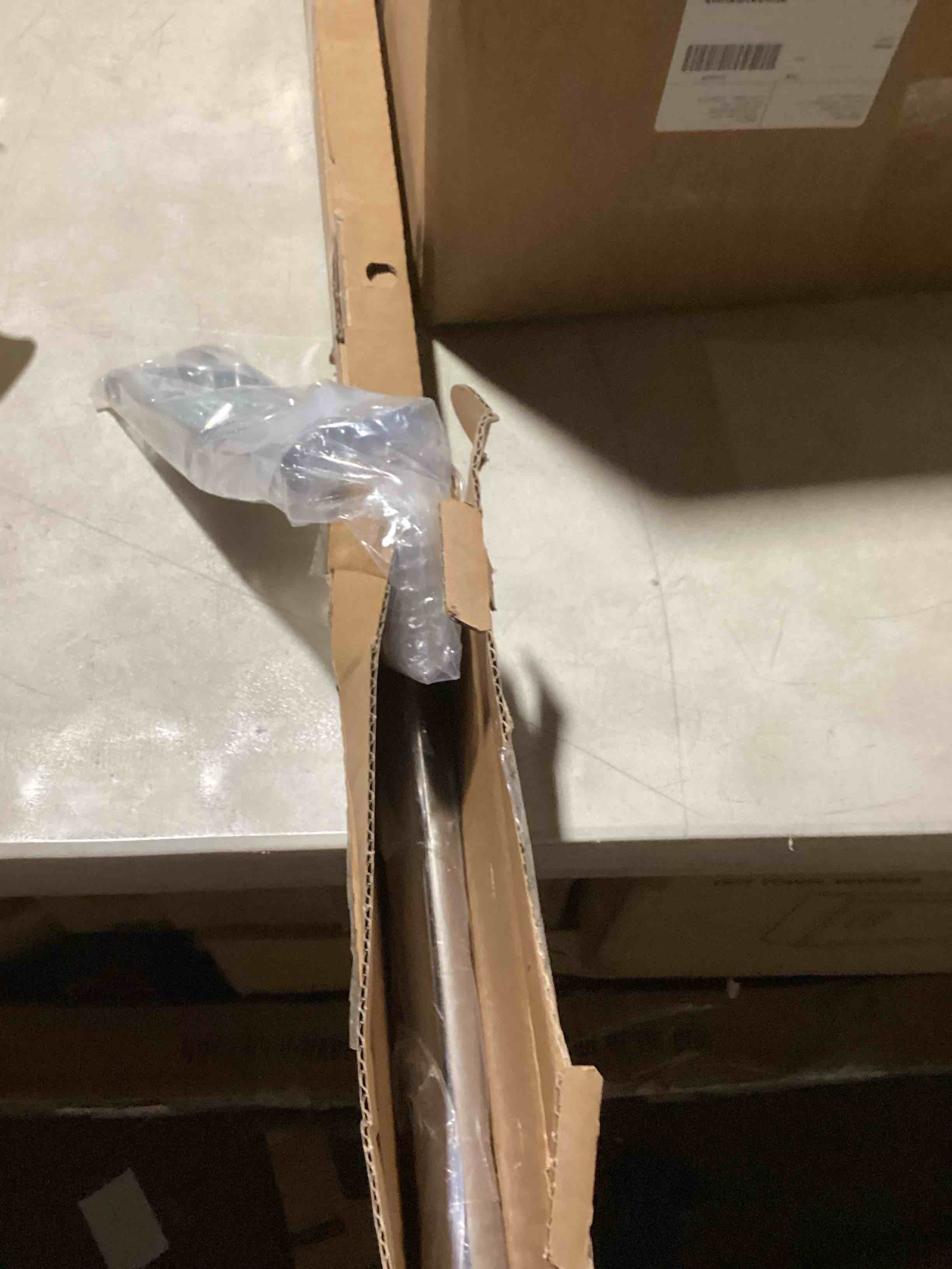 https://s3.amazonaws.com/lotting-images-prod/bidfta/PPE2280746_1746196256294.jpeg