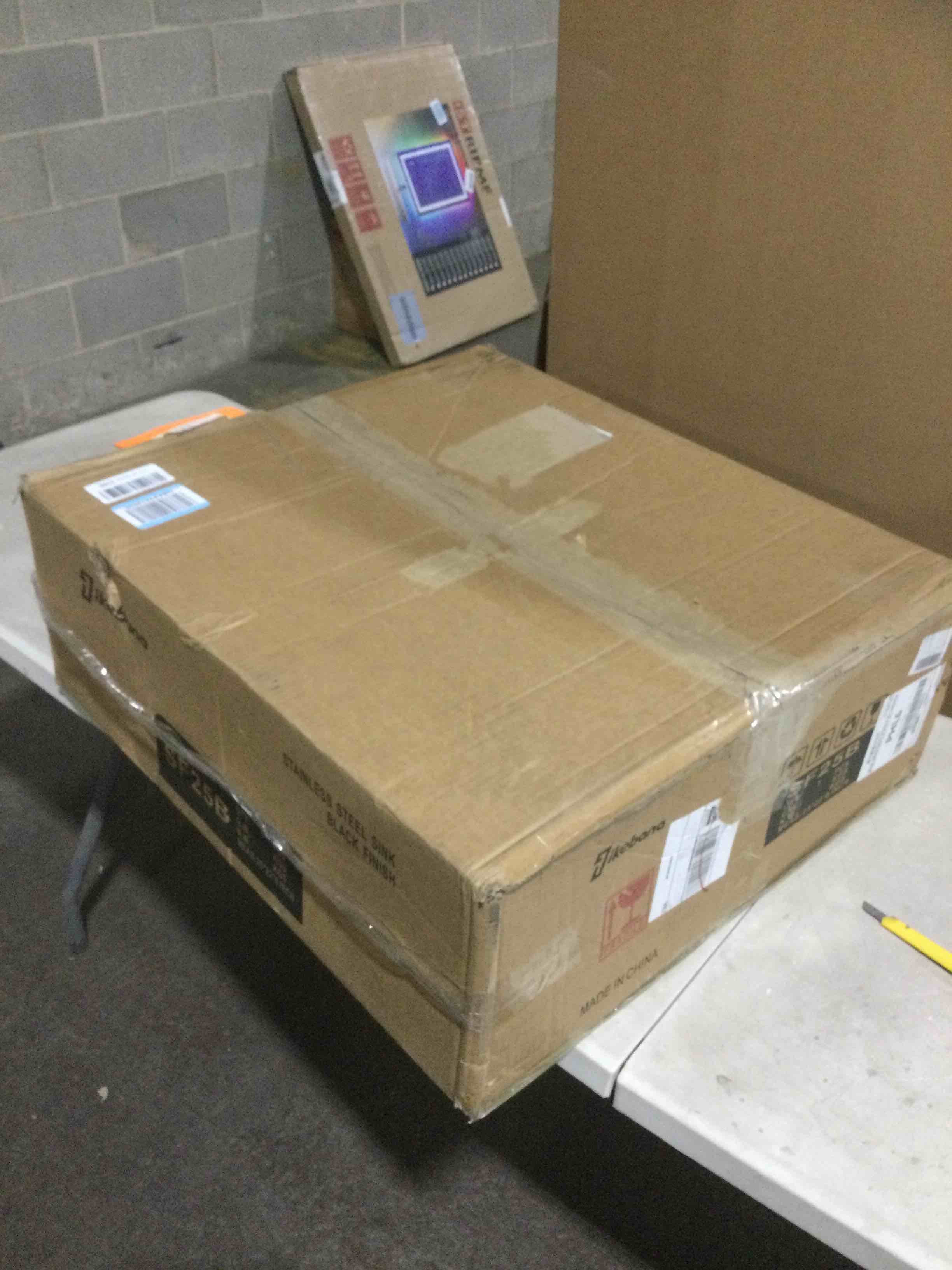 https://s3.amazonaws.com/lotting-images-prod/bidfta/PPE2281838_1744900691837.jpeg