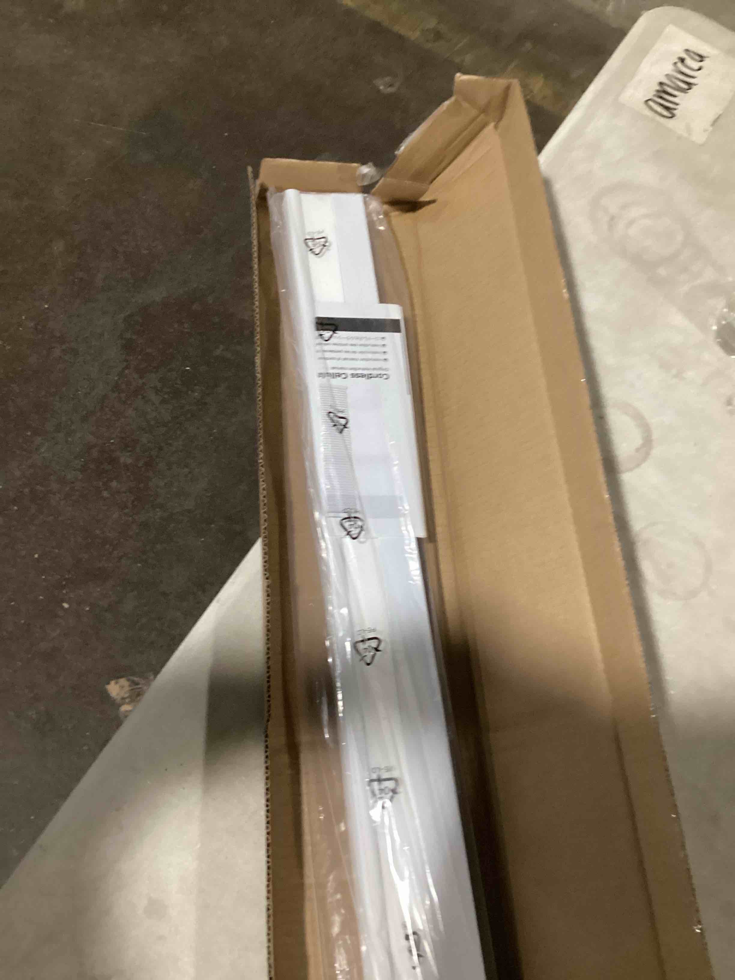 https://s3.amazonaws.com/lotting-images-prod/bidfta/PPE2282240_1745587599160.jpeg