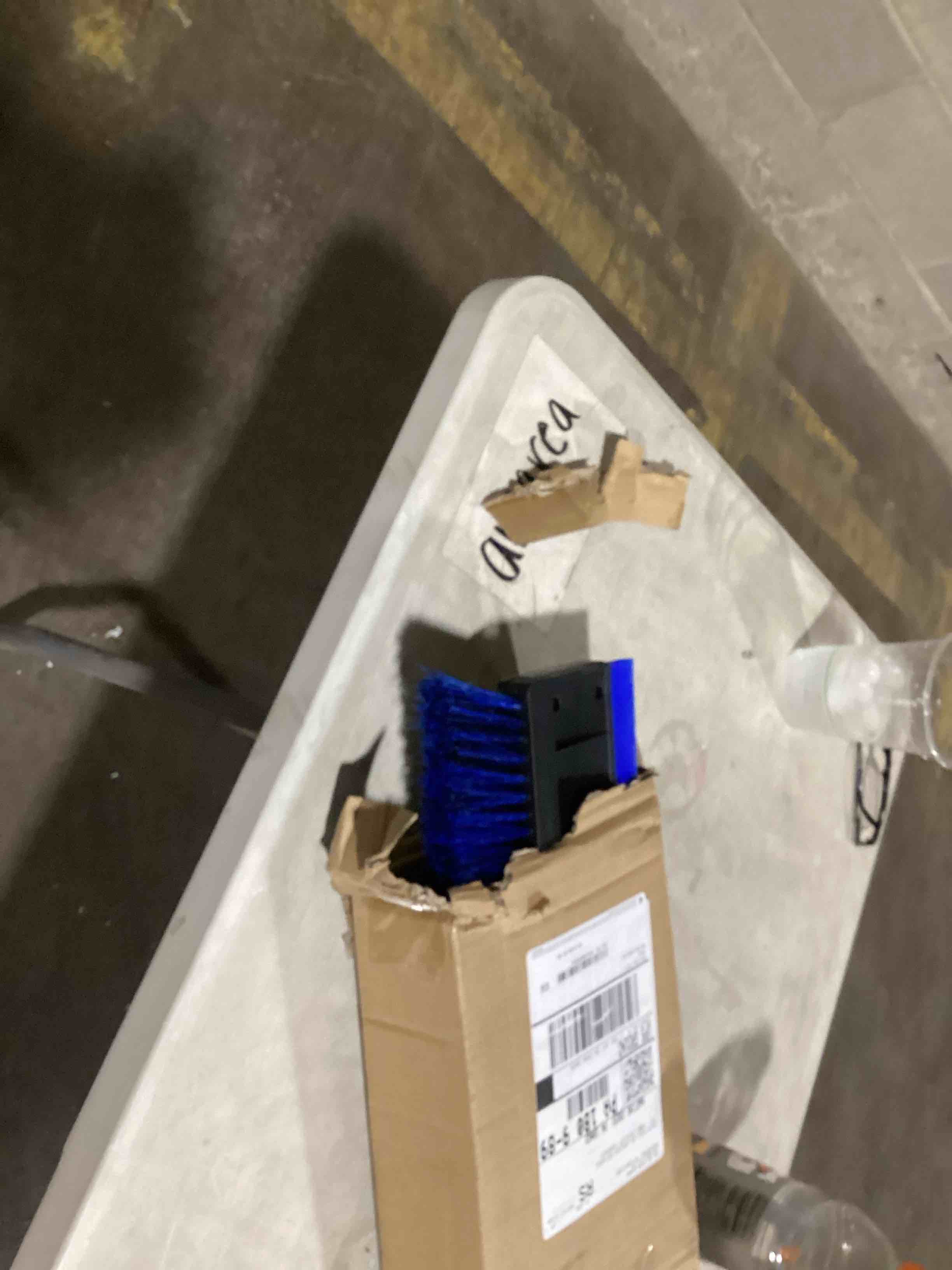 https://s3.amazonaws.com/lotting-images-prod/bidfta/PPE2282284_1745601654821.jpeg