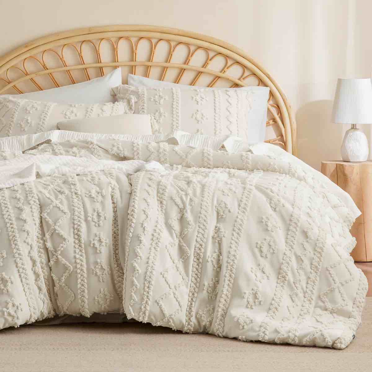 Bedsure Farmhouse Shabby Elegance Tufted Boho Comforter Set Color/Pattern: Beige, Size: Full Comforter + 2 Standard Shams