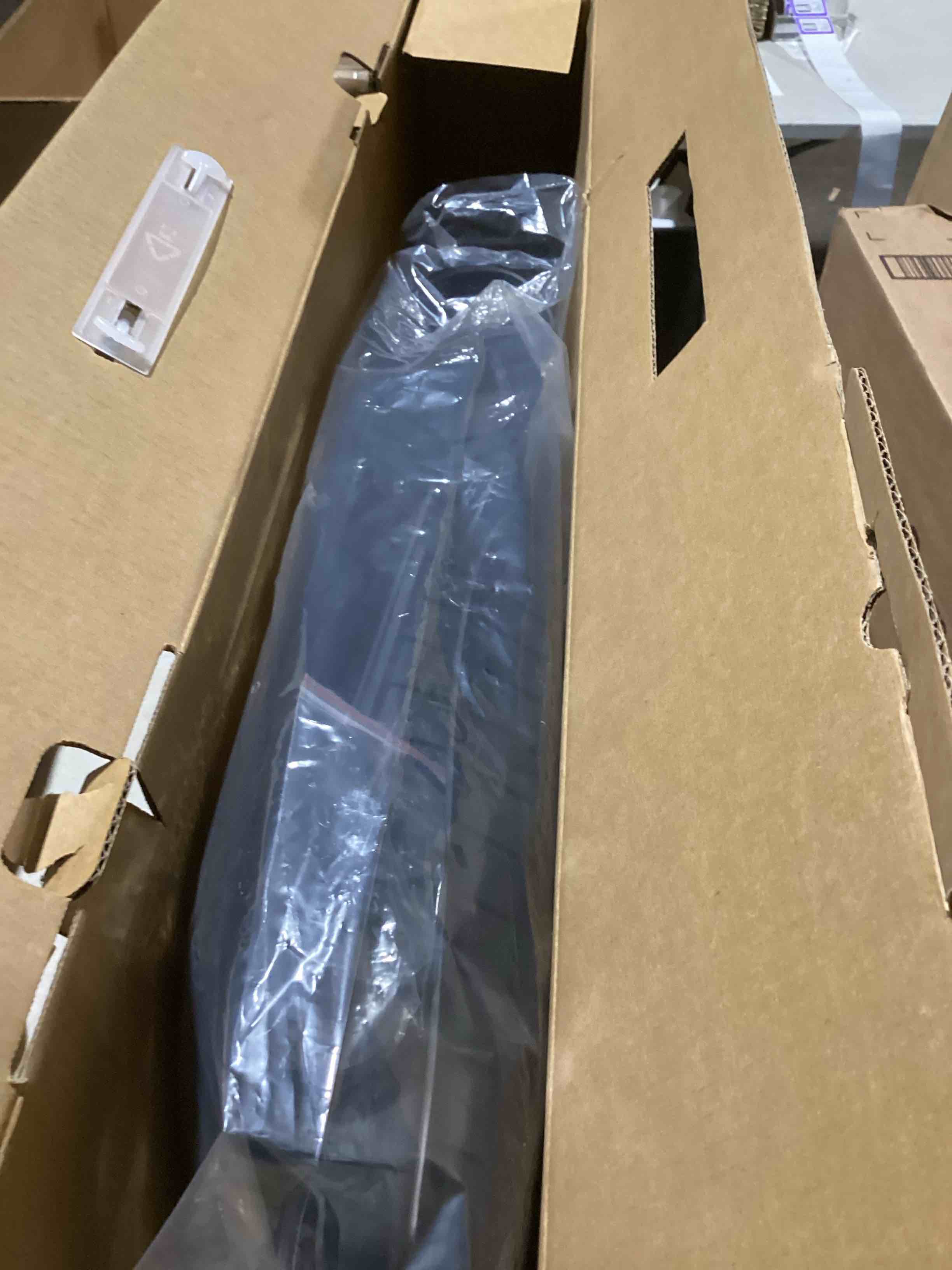 https://s3.amazonaws.com/lotting-images-prod/bidfta/PPE2285152_1747061371864.jpeg