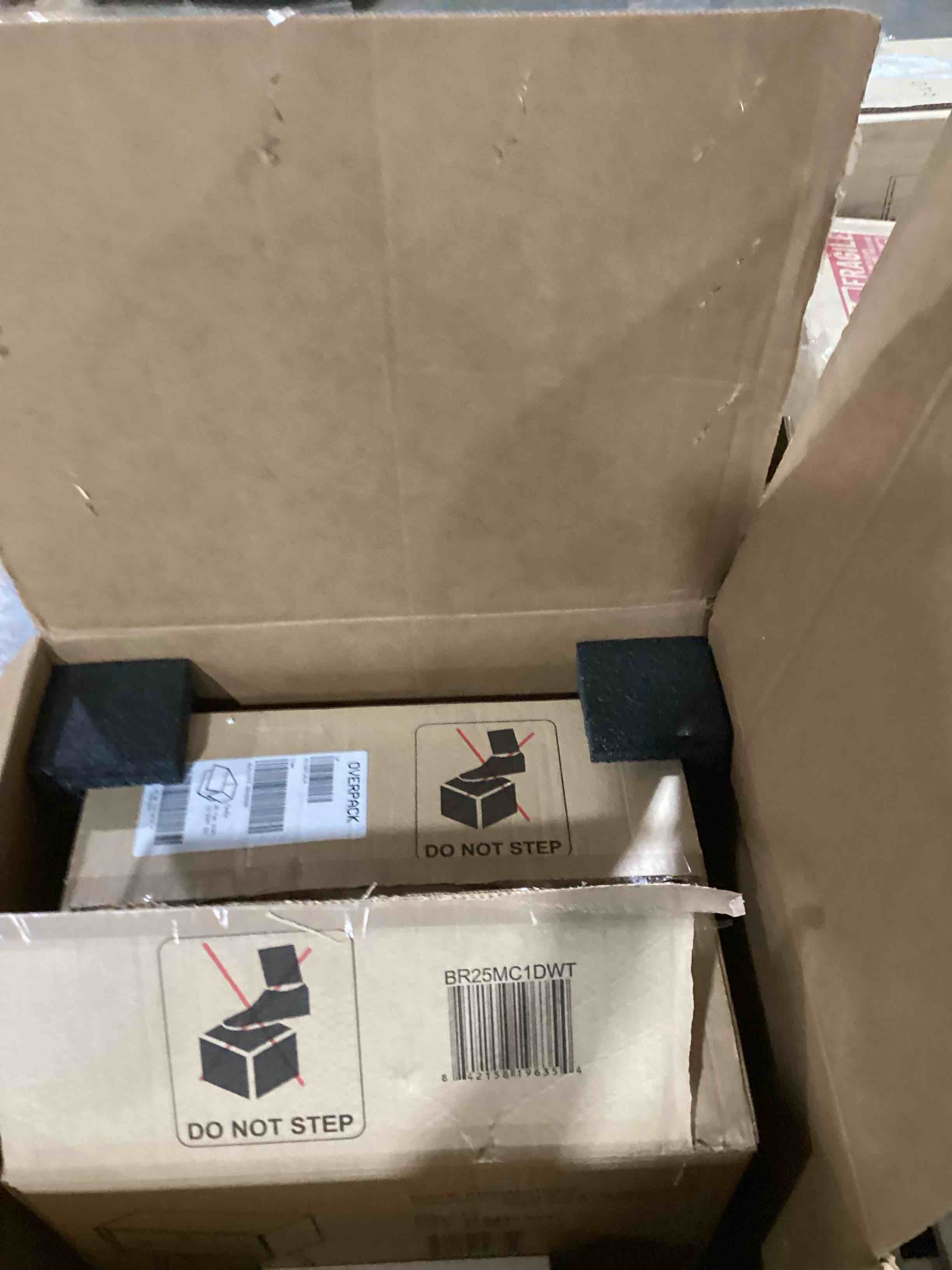 https://s3.amazonaws.com/lotting-images-prod/bidfta/PPE2287391_1743431078893.jpeg