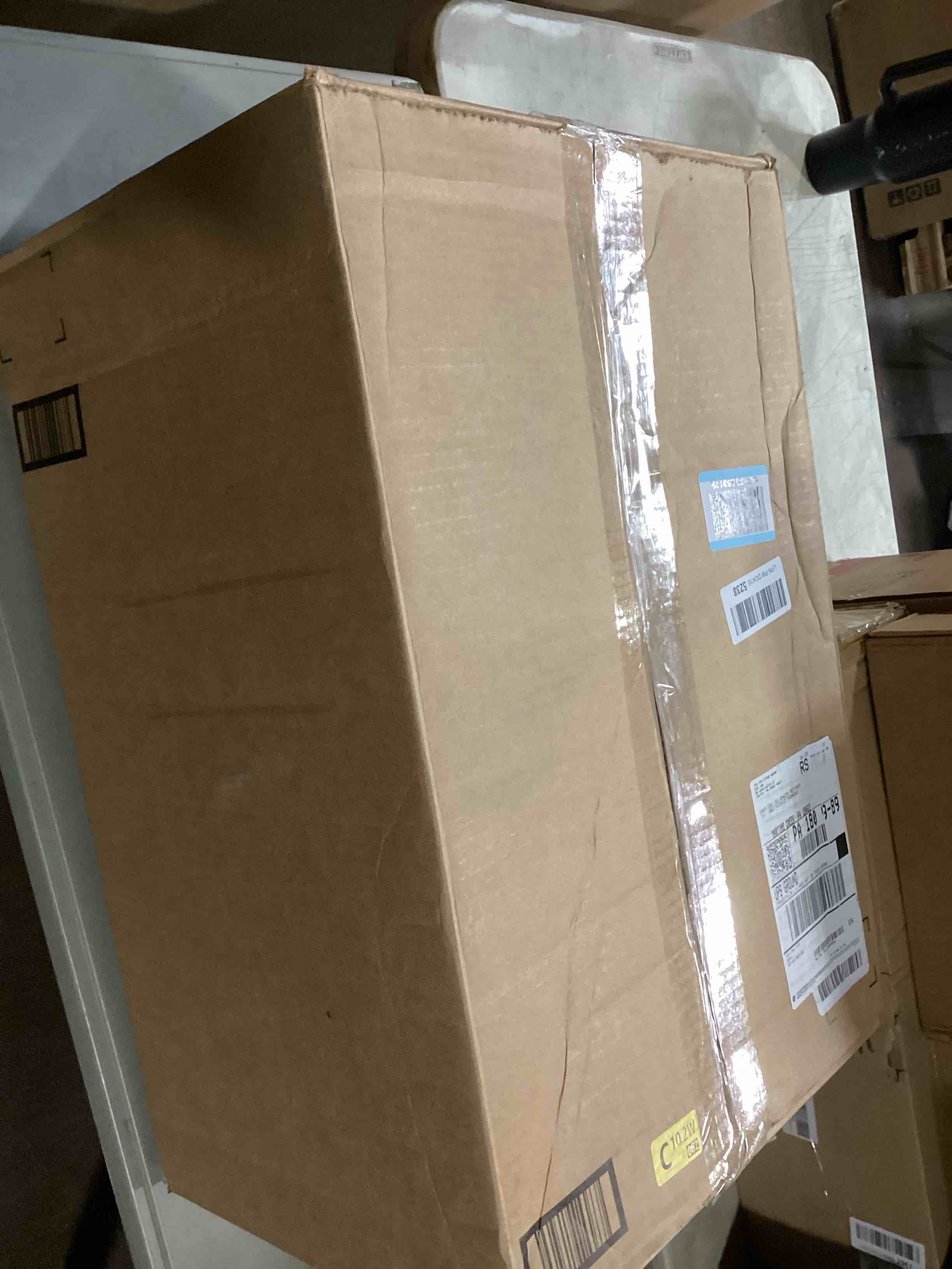 https://s3.amazonaws.com/lotting-images-prod/bidfta/PPE2290504_1743787486825.jpeg