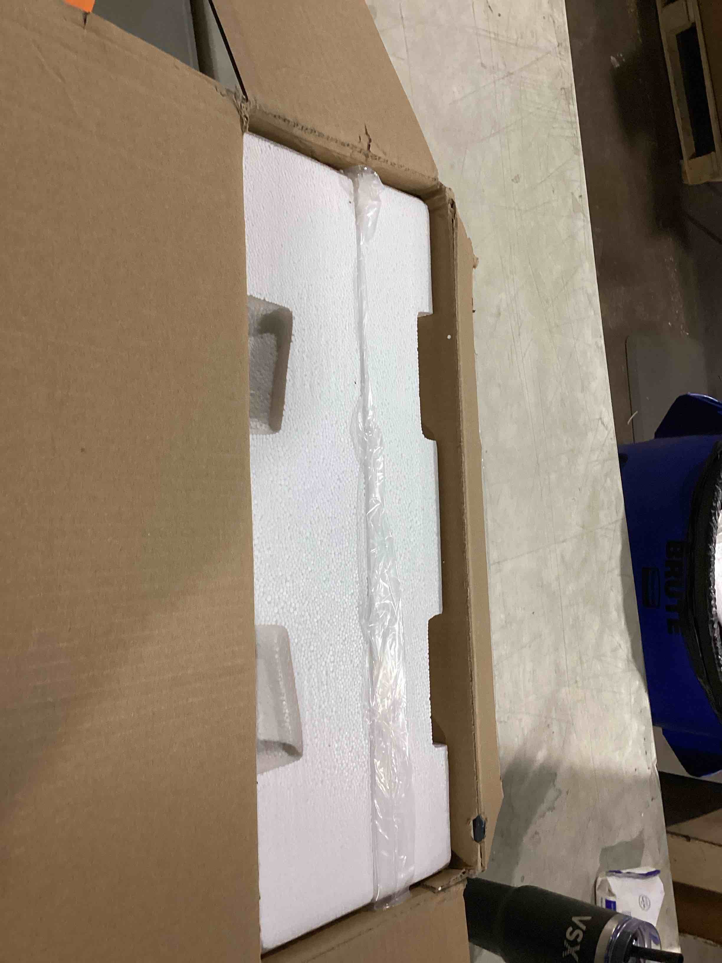 https://s3.amazonaws.com/lotting-images-prod/bidfta/PPE2290557_1744026323930.jpeg