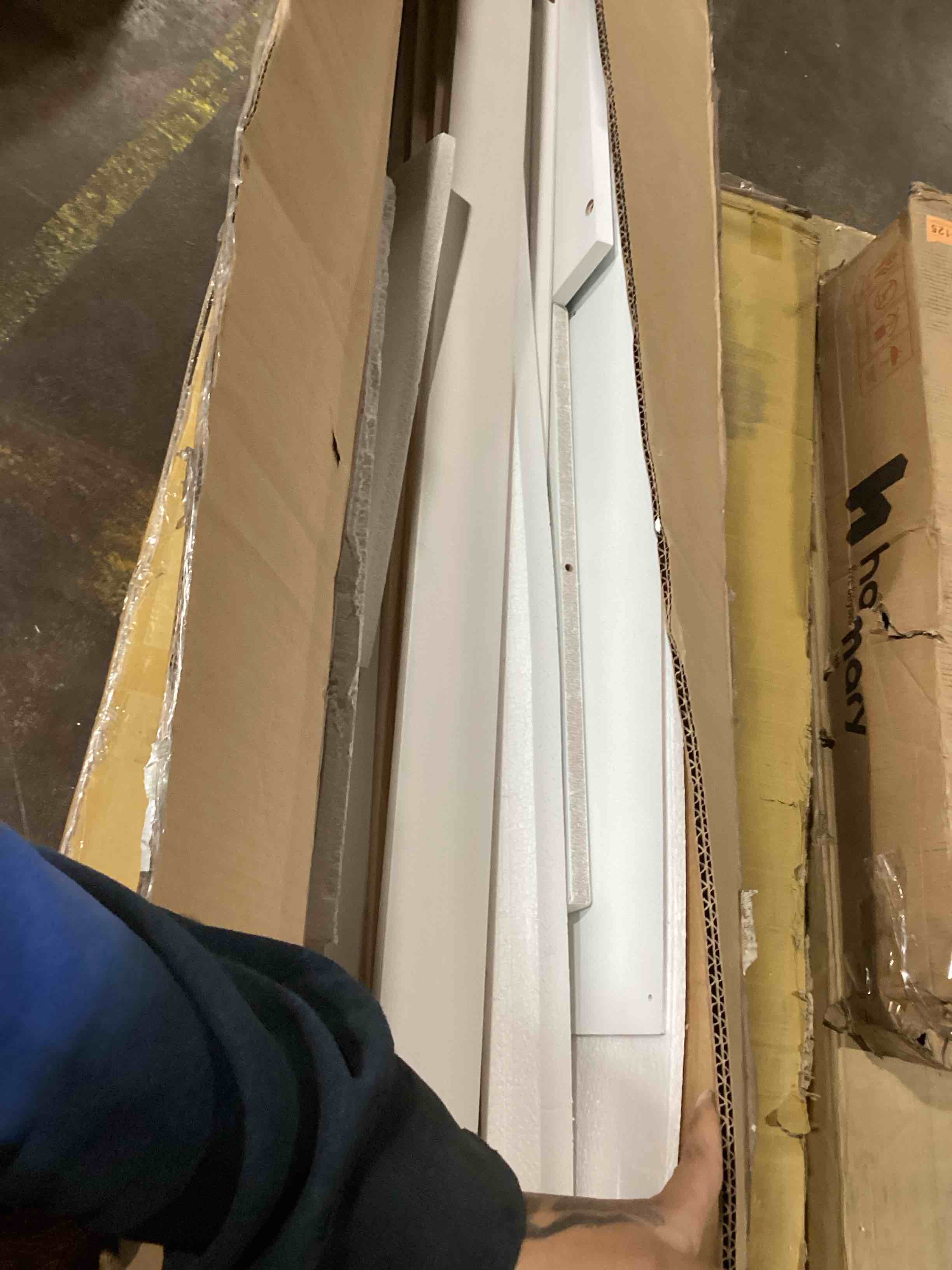 https://s3.amazonaws.com/lotting-images-prod/bidfta/PPE2290644_1744050072114.jpeg