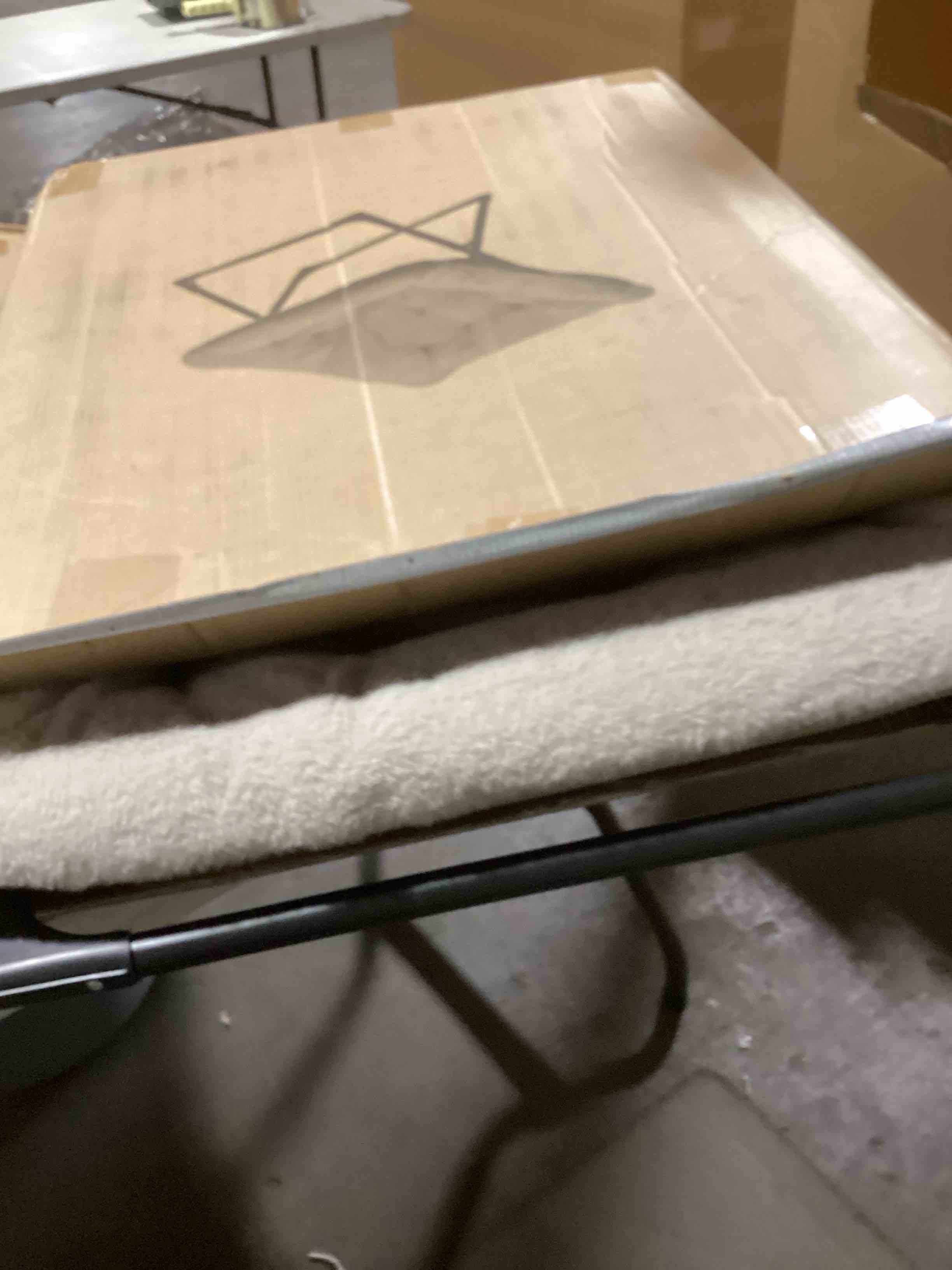 https://s3.amazonaws.com/lotting-images-prod/bidfta/PPE2295638_1746641608900.jpeg
