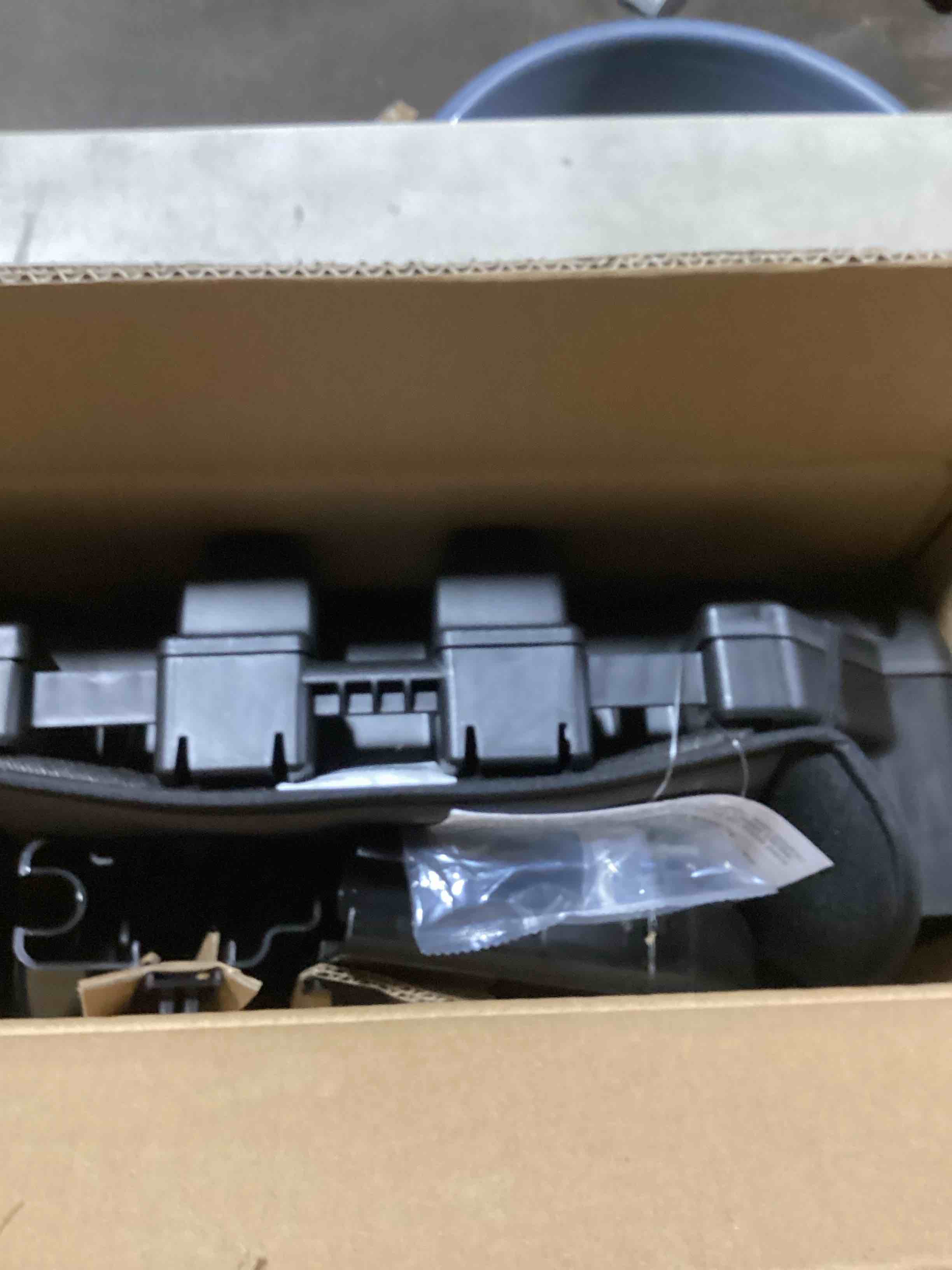 https://s3.amazonaws.com/lotting-images-prod/bidfta/PPE2295762_1746720029511.jpeg