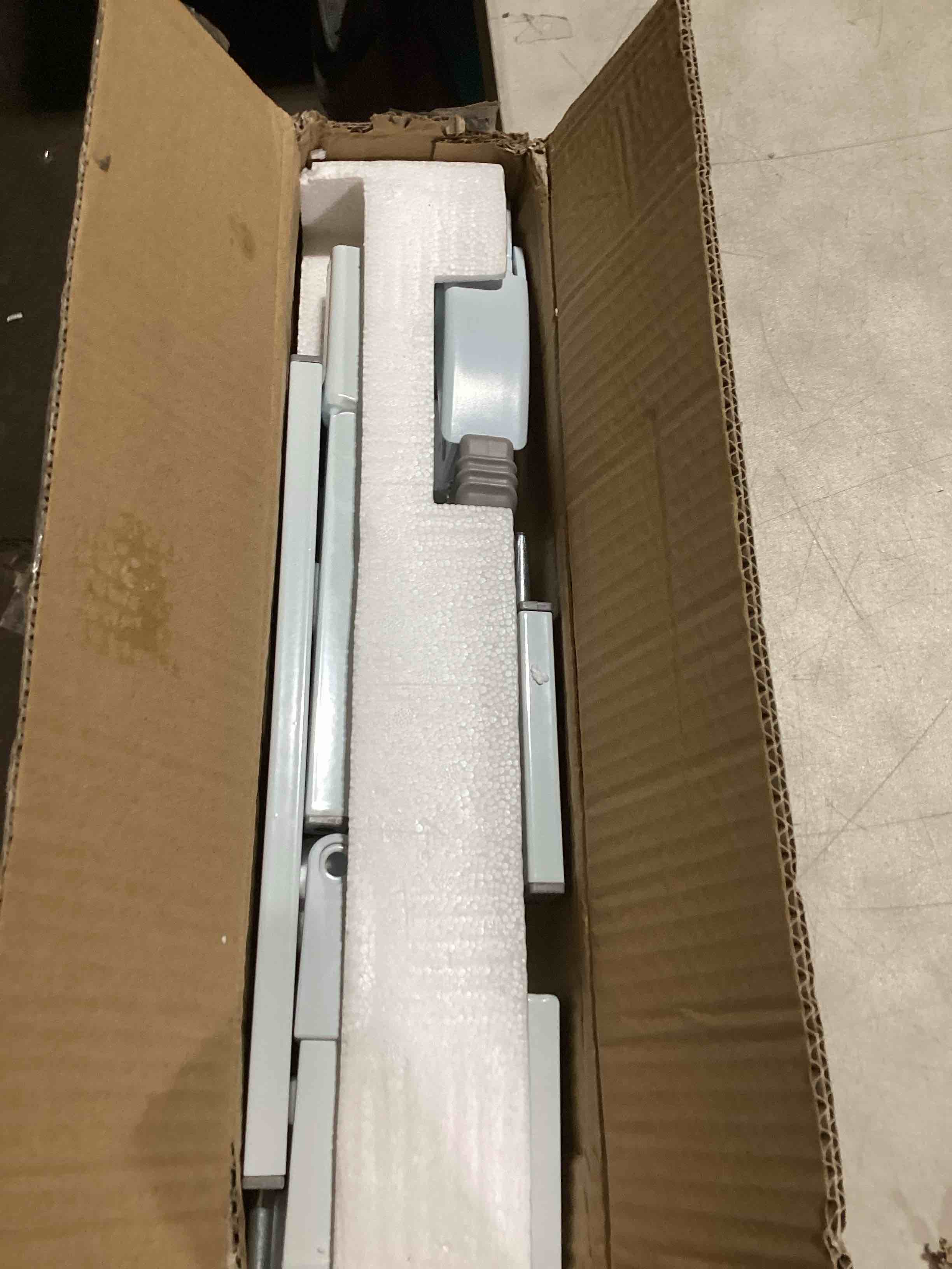 https://s3.amazonaws.com/lotting-images-prod/bidfta/PPE2295902_1746812674690.jpeg