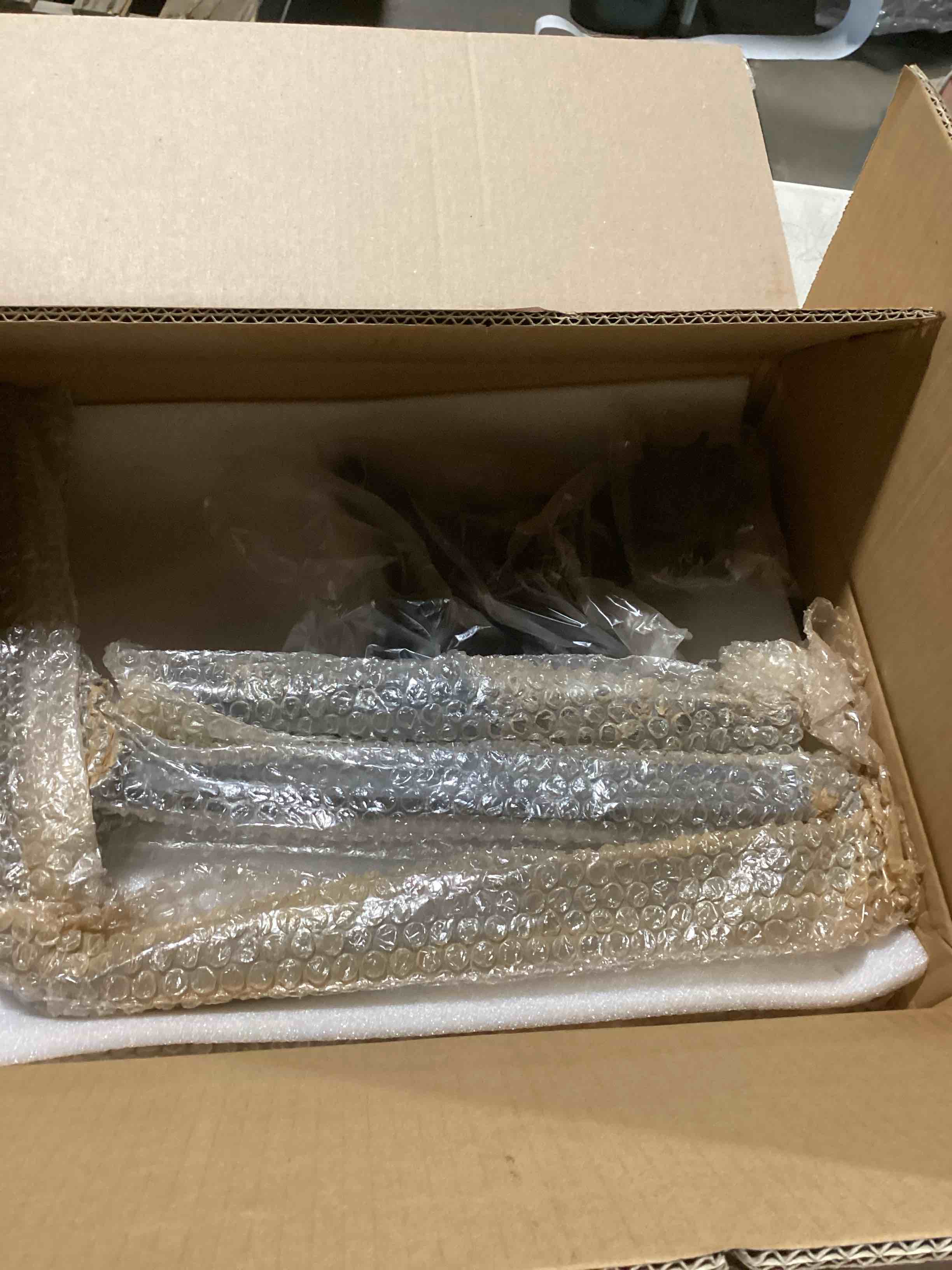 https://s3.amazonaws.com/lotting-images-prod/bidfta/PPE2295997_1747058392361.jpeg
