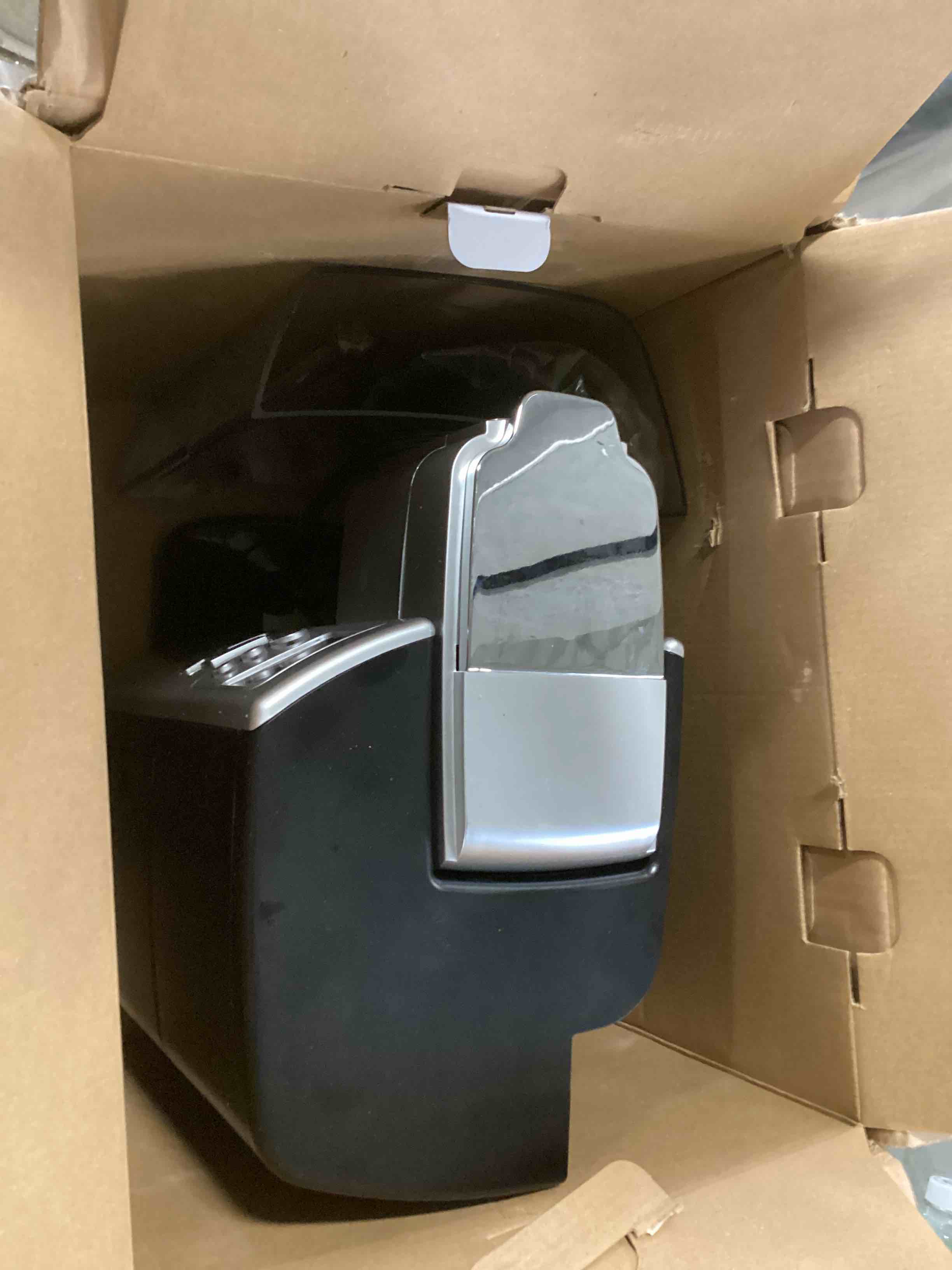 https://s3.amazonaws.com/lotting-images-prod/bidfta/PPE2297742_1743103533309.jpeg