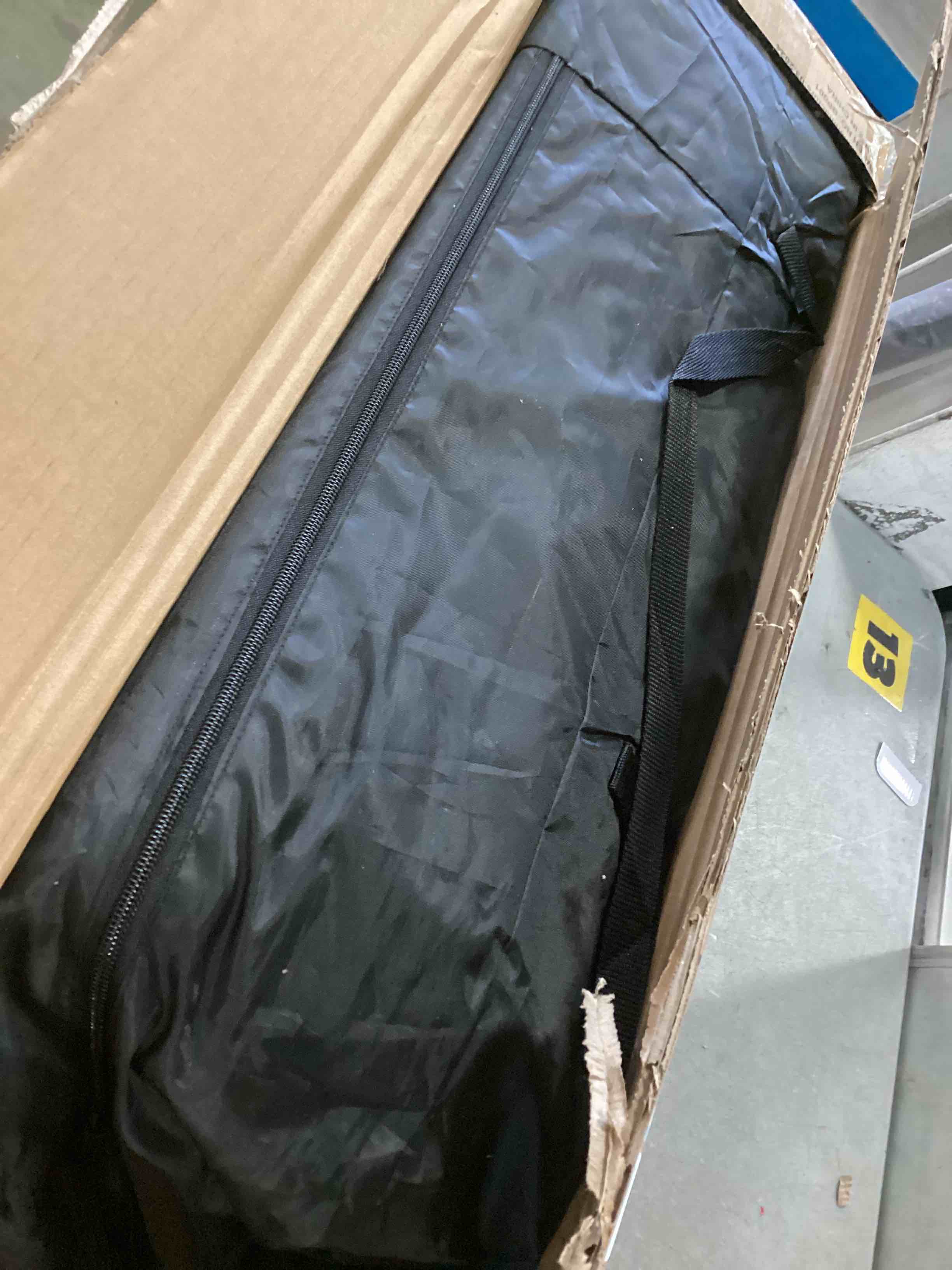 https://s3.amazonaws.com/lotting-images-prod/bidfta/PPE2297745_1743103690761.jpeg
