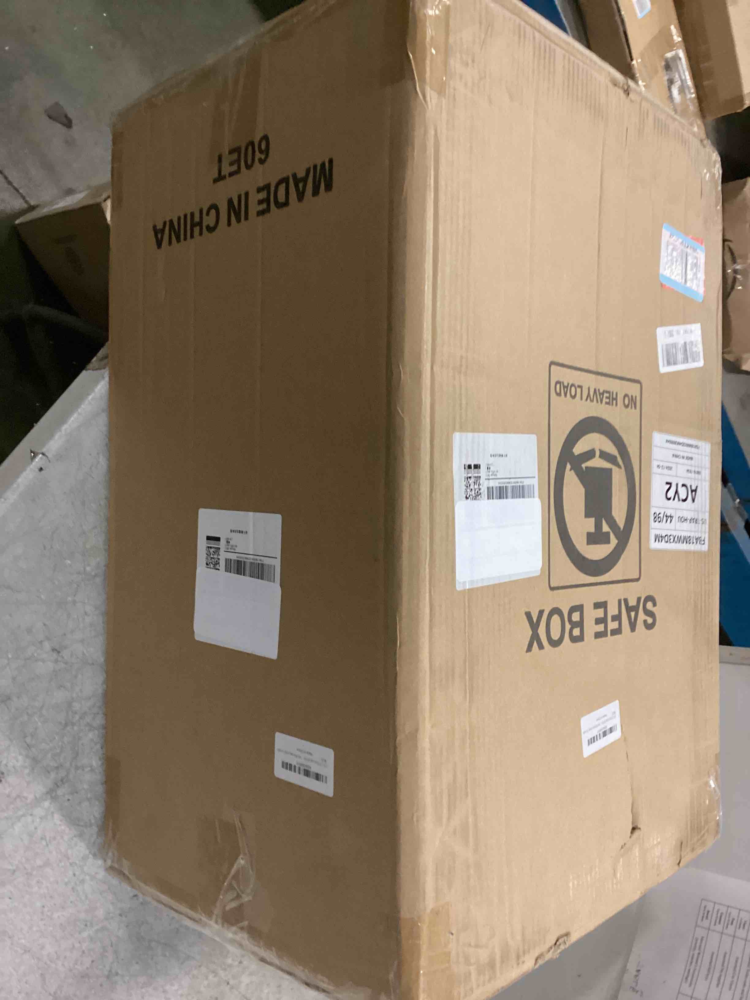 https://s3.amazonaws.com/lotting-images-prod/bidfta/PPE2298112_1743432625604.jpeg