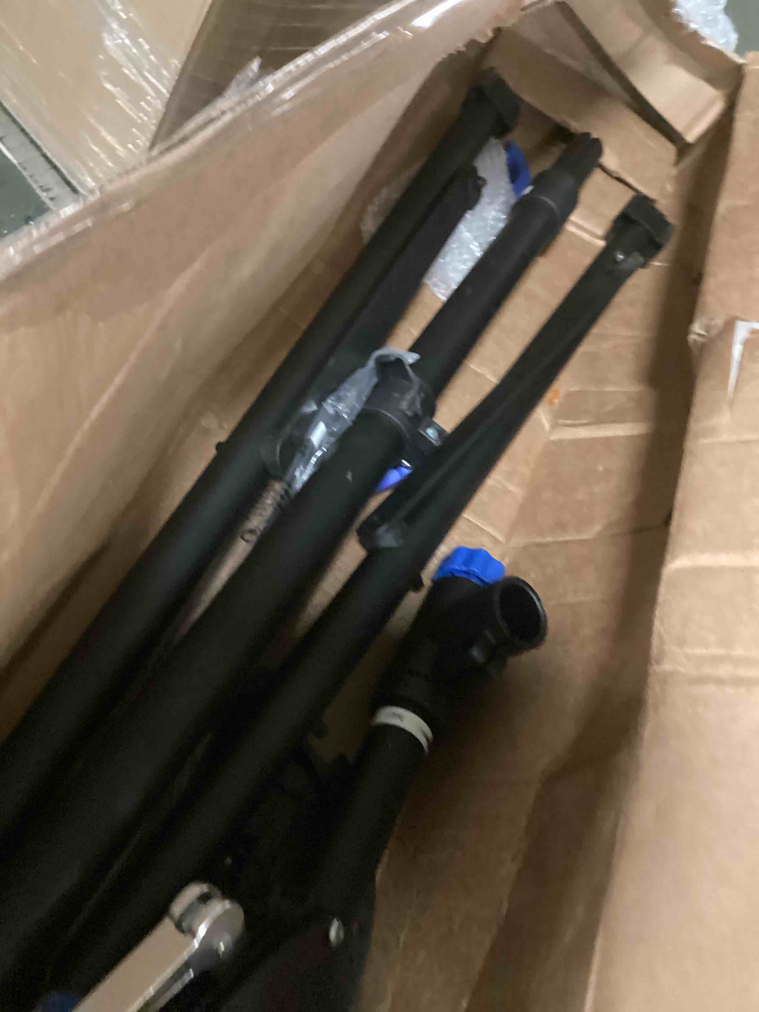 https://s3.amazonaws.com/lotting-images-prod/bidfta/PPE2298813_1743770810573.jpeg