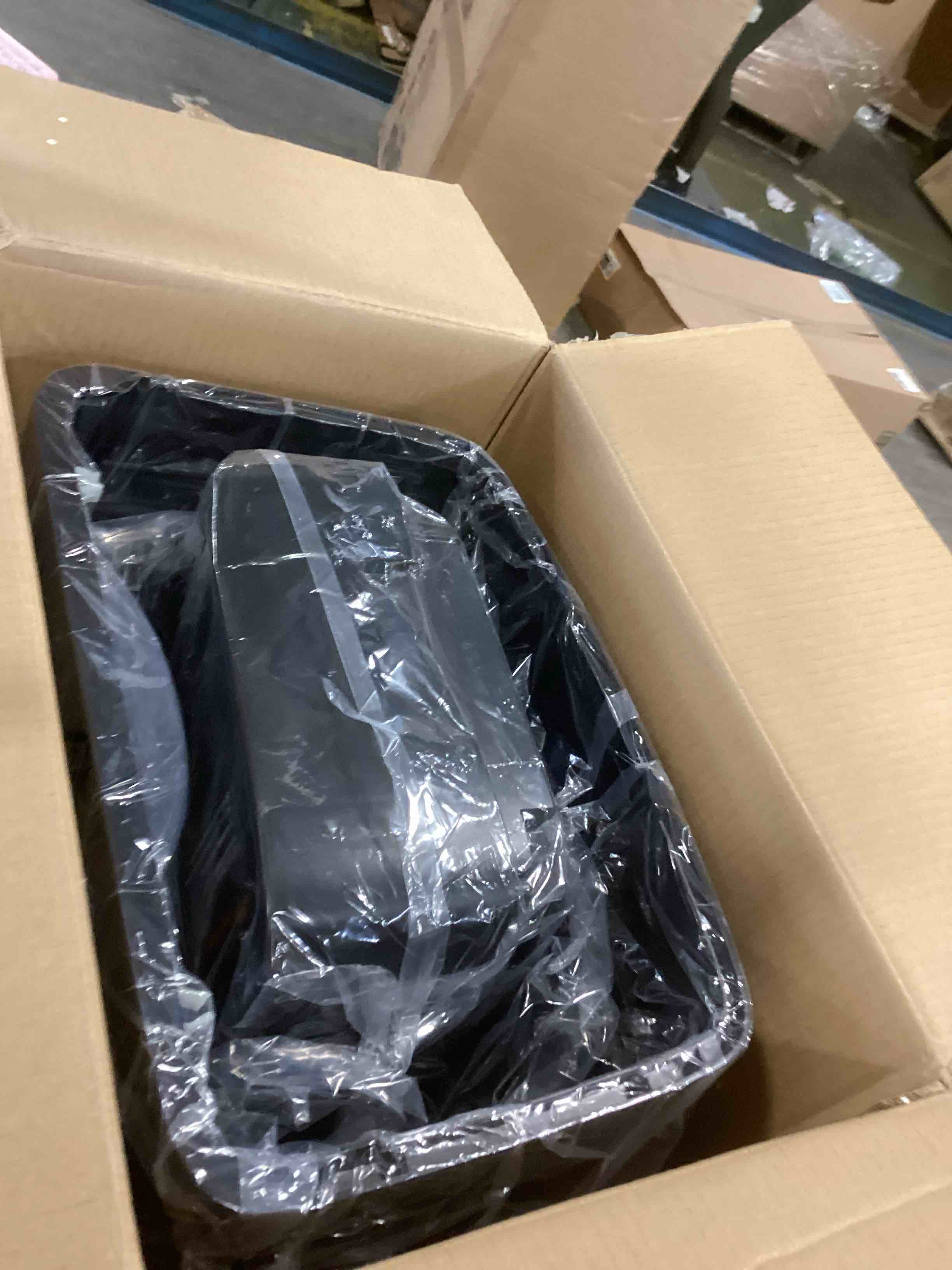 https://s3.amazonaws.com/lotting-images-prod/bidfta/PPE2299160_1744055457638.jpeg