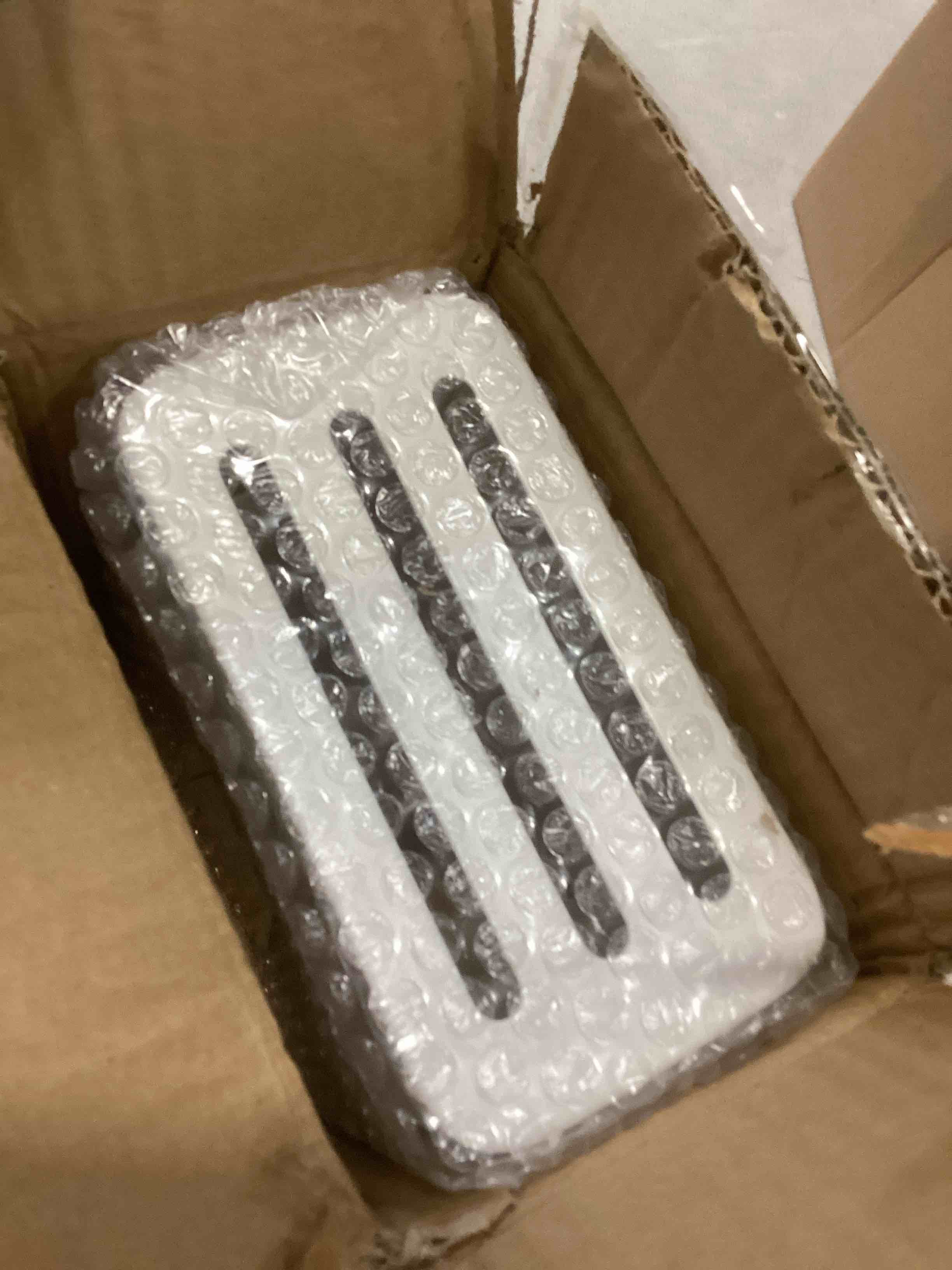 https://s3.amazonaws.com/lotting-images-prod/bidfta/PPE2299763_1744311180539.jpeg