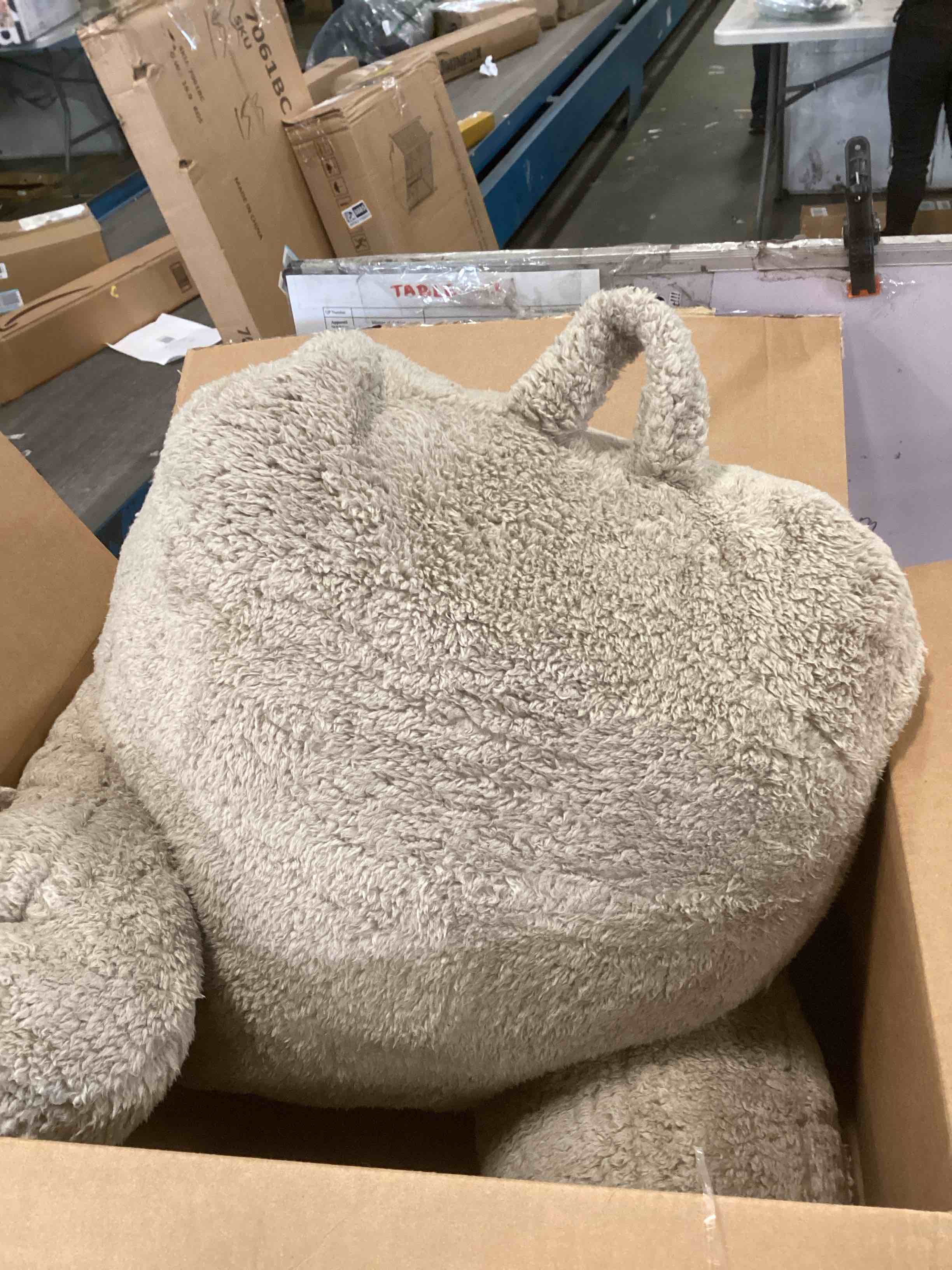 https://s3.amazonaws.com/lotting-images-prod/bidfta/PPE2300048_1744806619095.jpeg