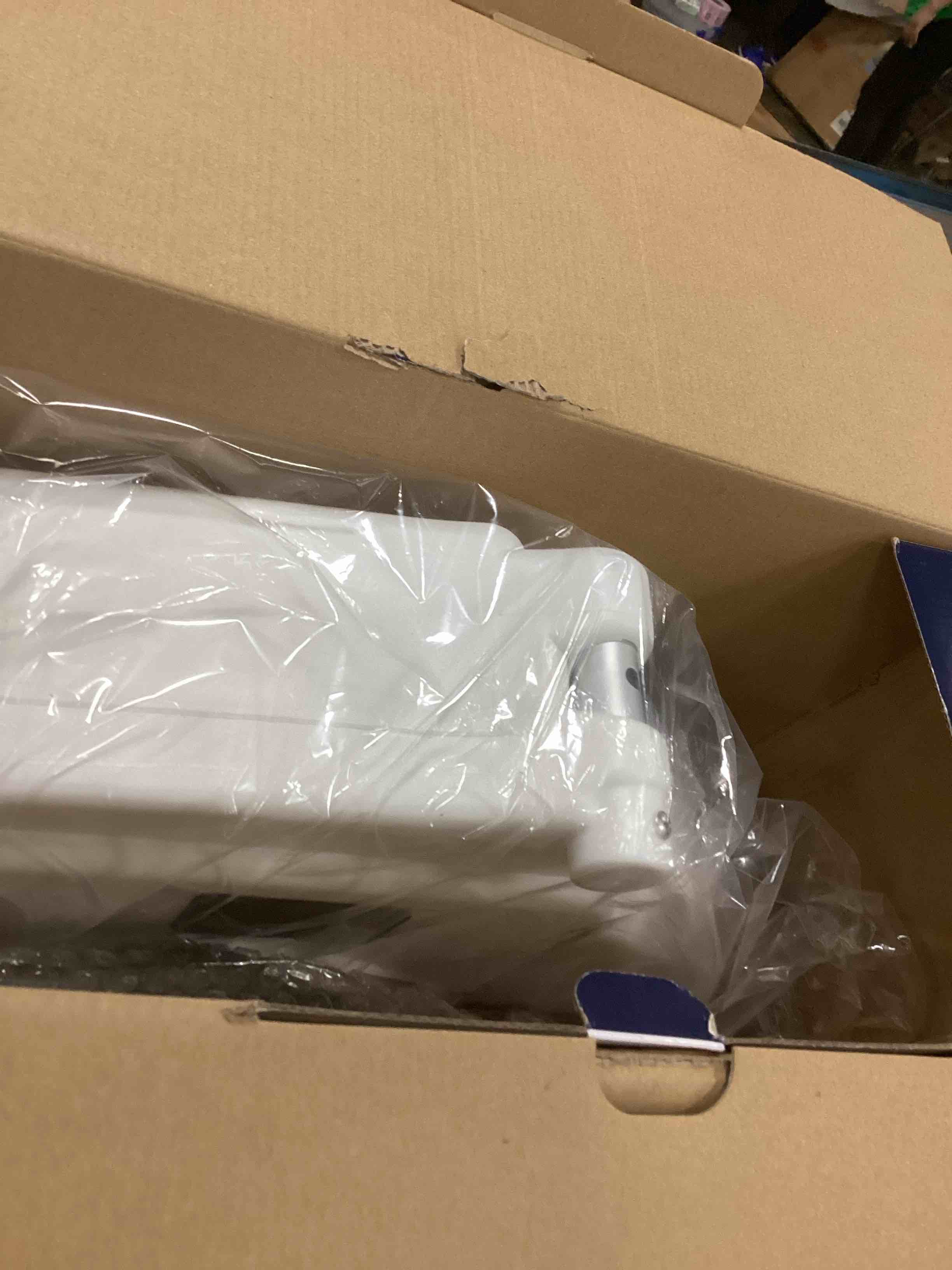 https://s3.amazonaws.com/lotting-images-prod/bidfta/PPE2300492_1744978247656.jpeg