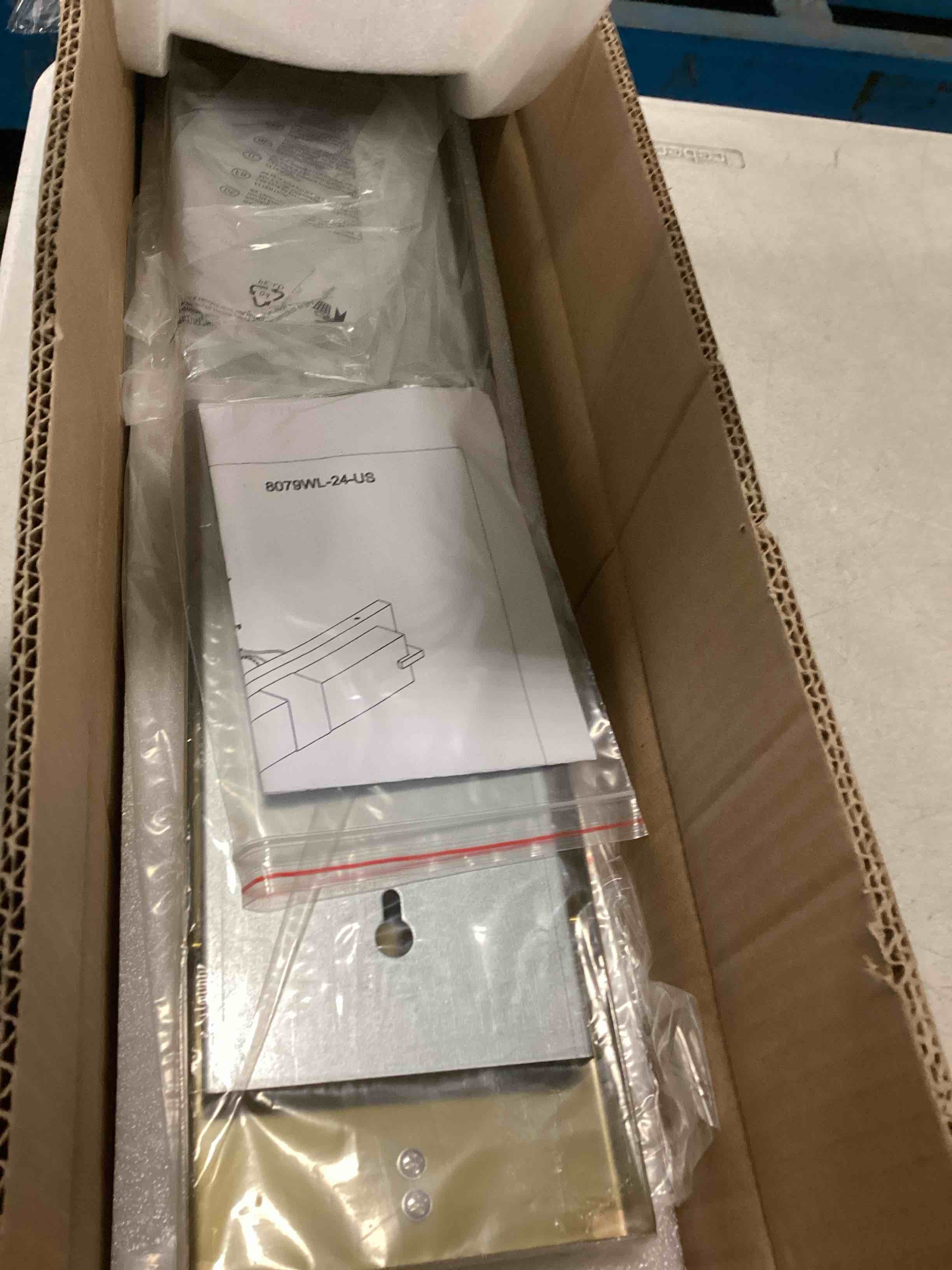 https://s3.amazonaws.com/lotting-images-prod/bidfta/PPE2300718_1745245820667.jpeg
