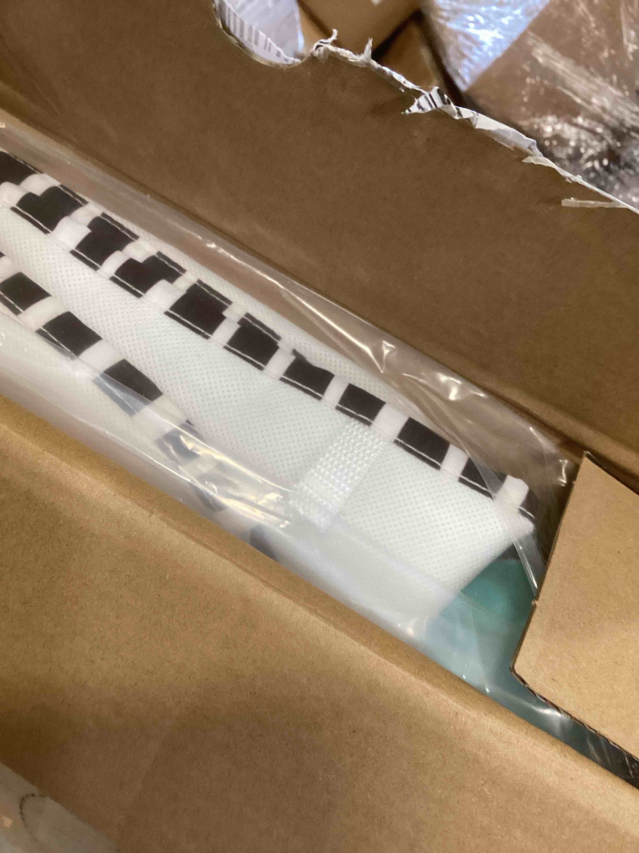 https://s3.amazonaws.com/lotting-images-prod/bidfta/PPE2301077_1745349986217.jpeg