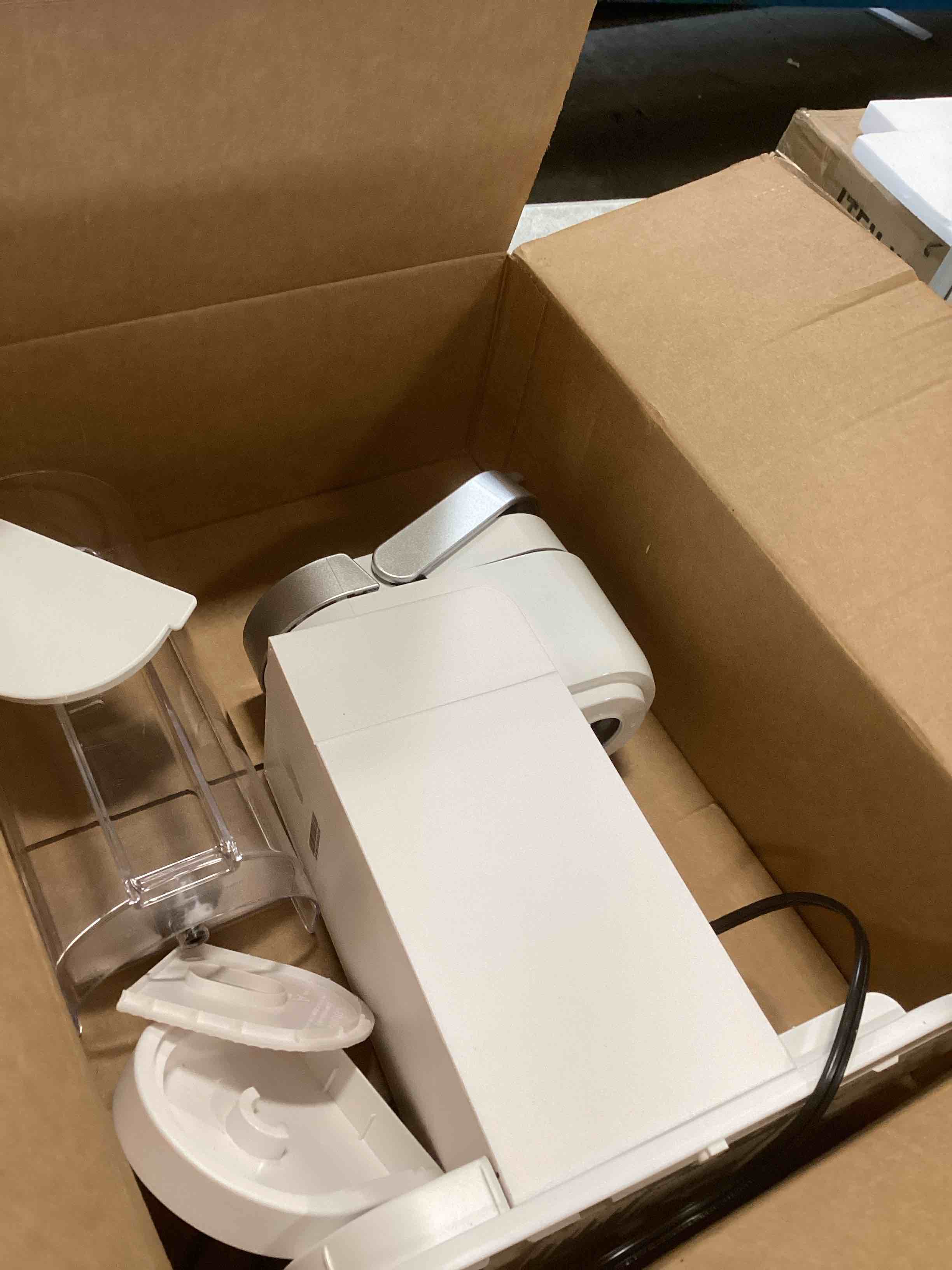 https://s3.amazonaws.com/lotting-images-prod/bidfta/PPE2301426_1745512649103.jpeg