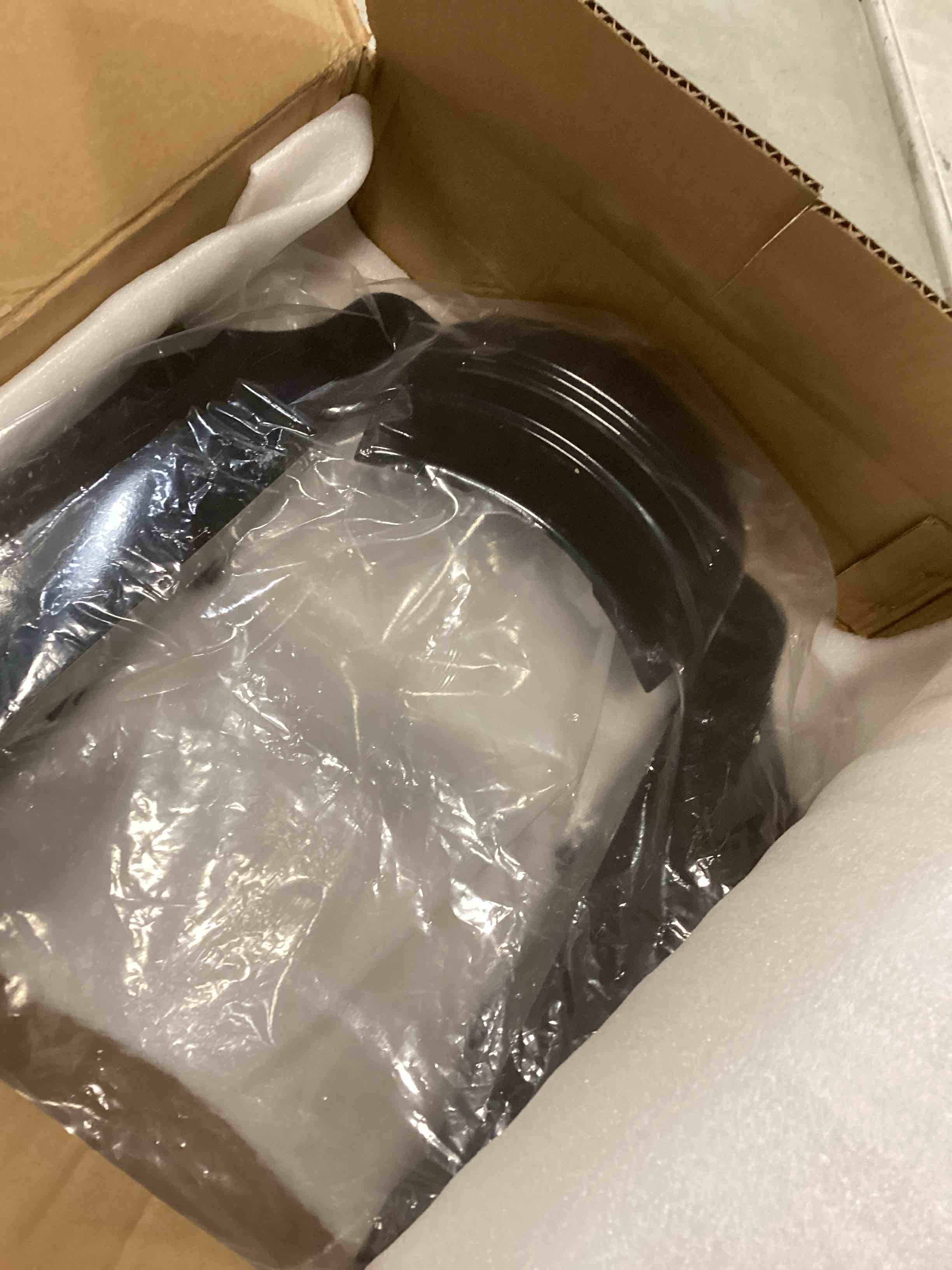 https://s3.amazonaws.com/lotting-images-prod/bidfta/PPE2301526_1745931586966.jpeg