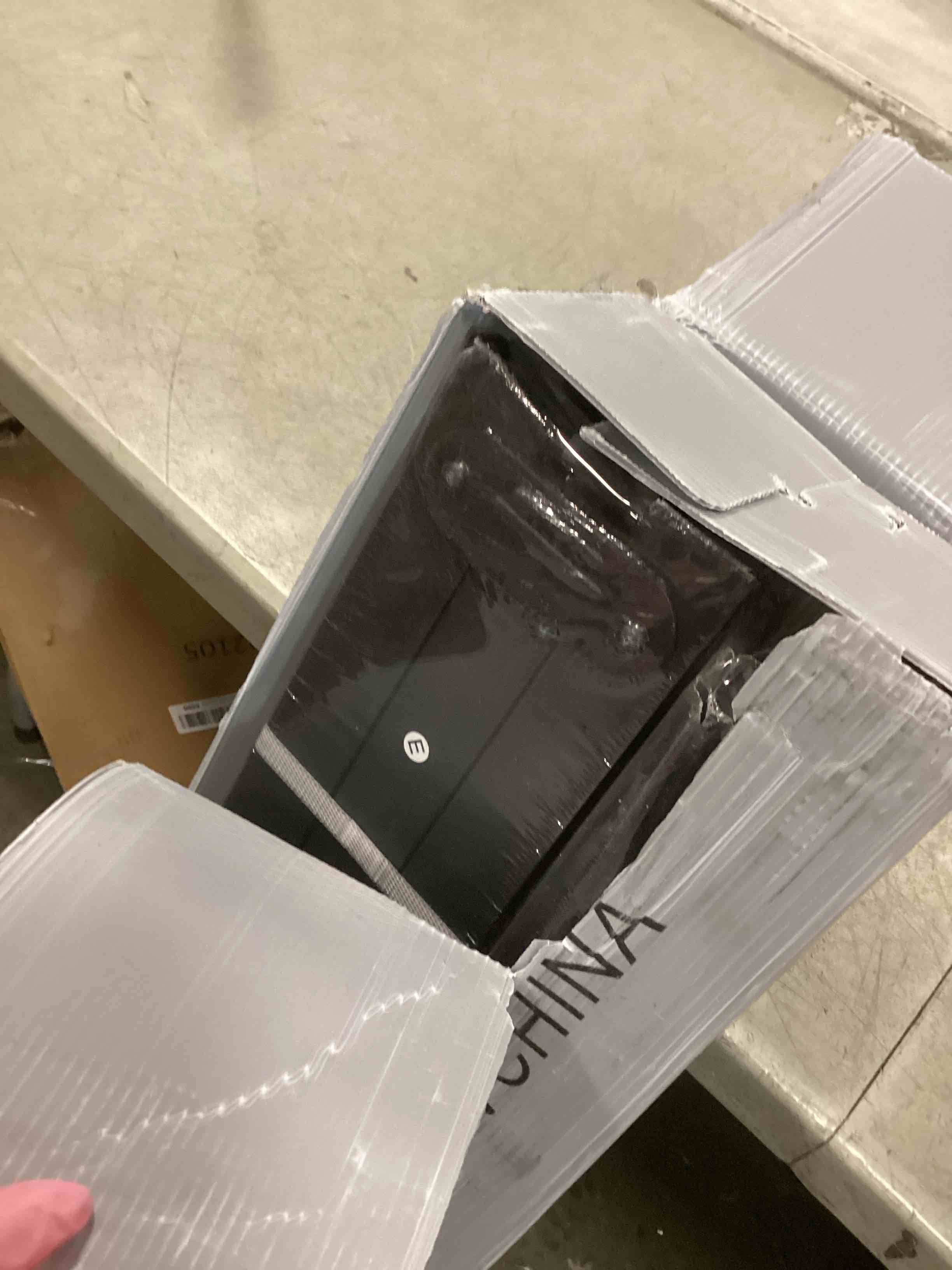 https://s3.amazonaws.com/lotting-images-prod/bidfta/PPE2301640_1745949149607.jpeg