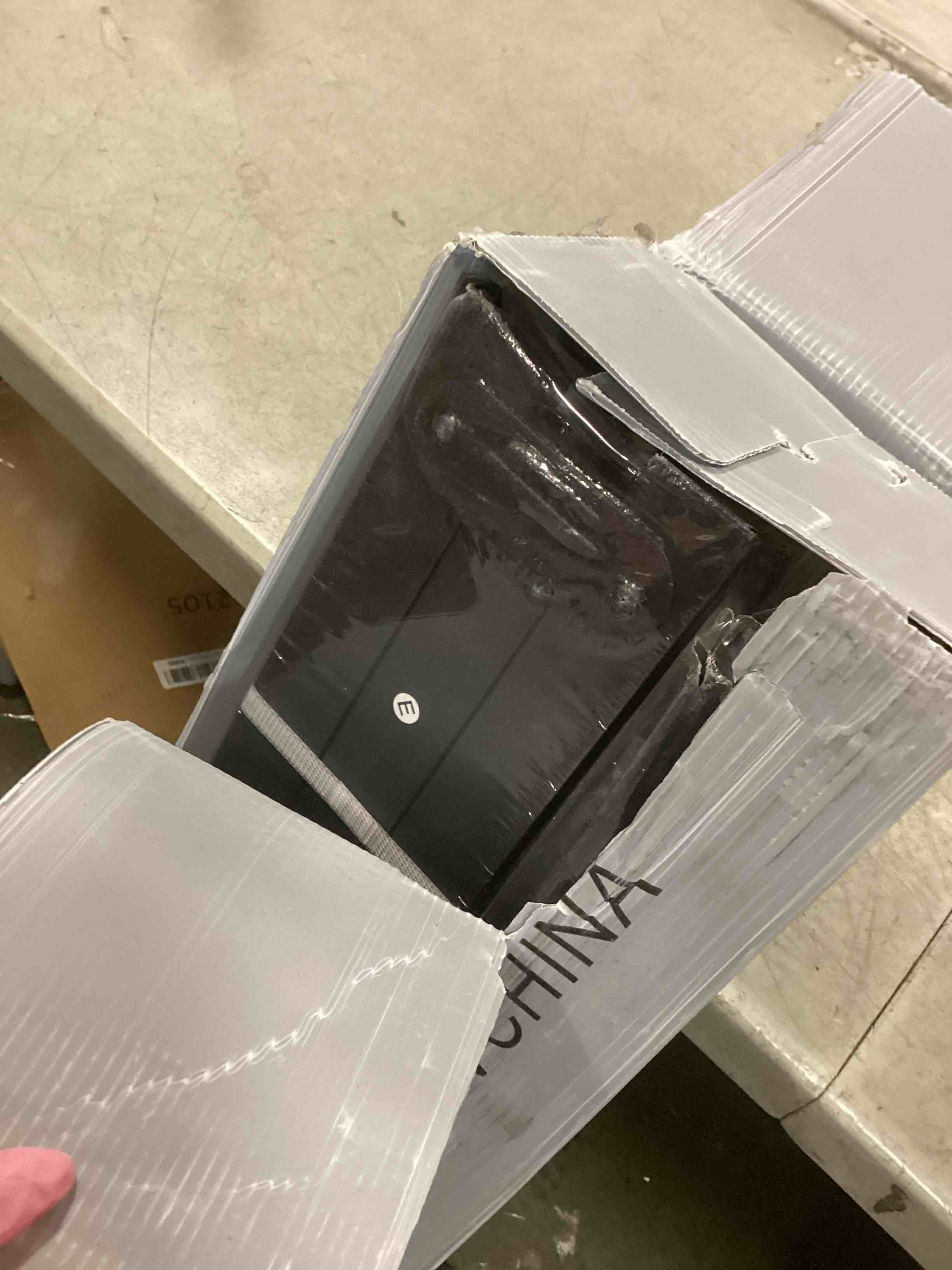 https://s3.amazonaws.com/lotting-images-prod/bidfta/PPE2301640_1745949150317.jpeg