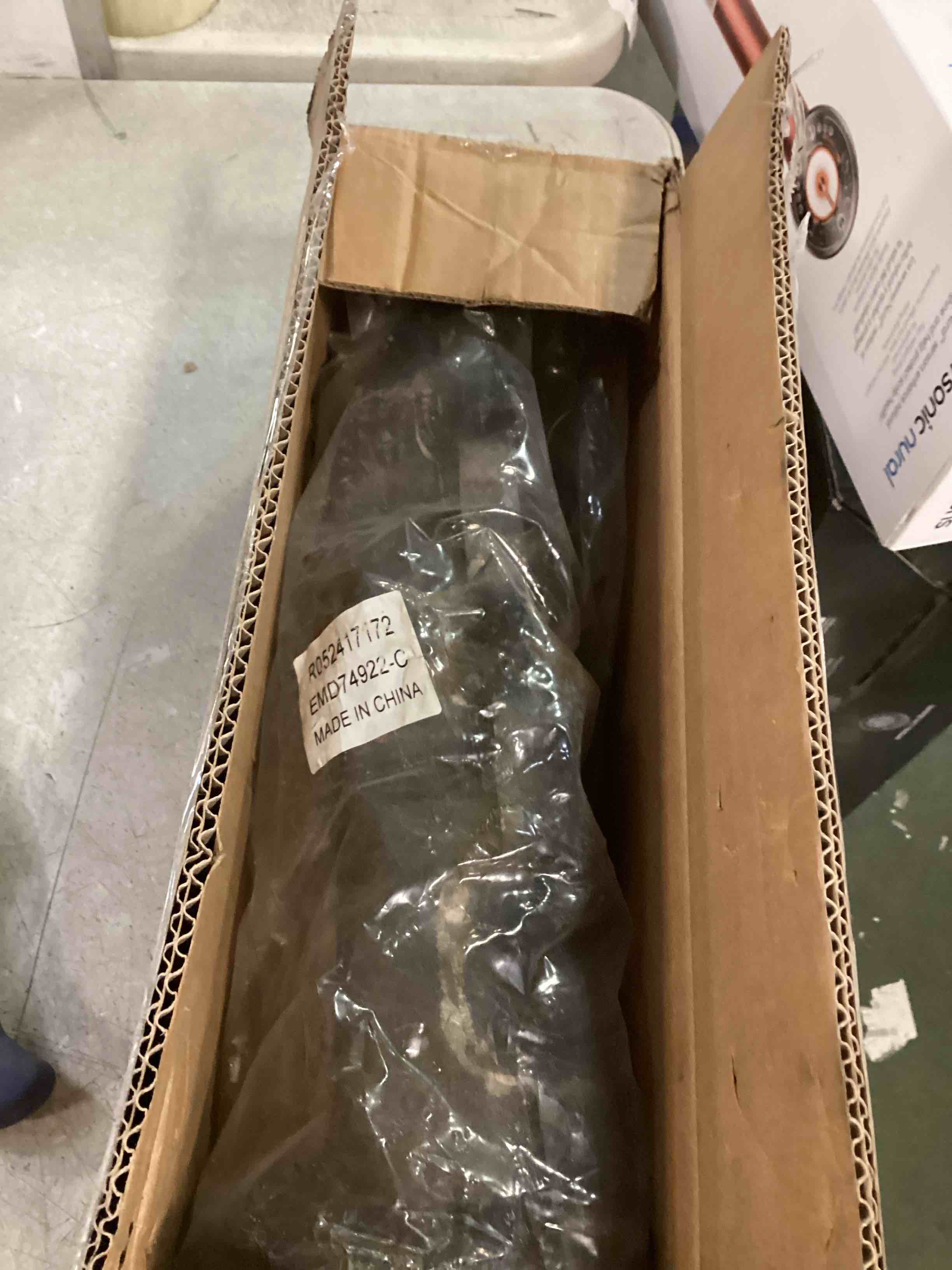 https://s3.amazonaws.com/lotting-images-prod/bidfta/PPE2304767_1743783426921.jpeg
