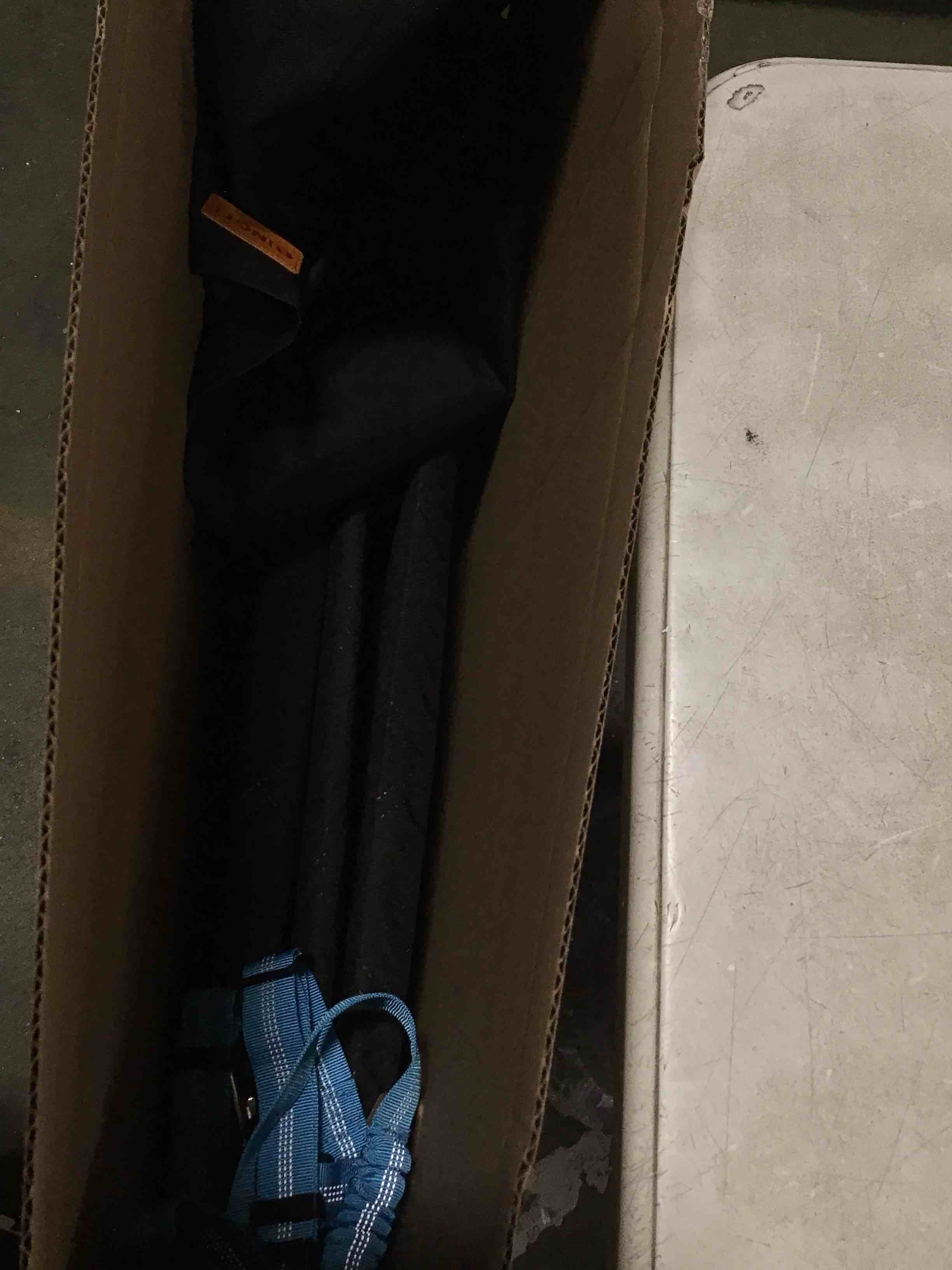 https://s3.amazonaws.com/lotting-images-prod/bidfta/PPE2309939_1743429327492.jpeg