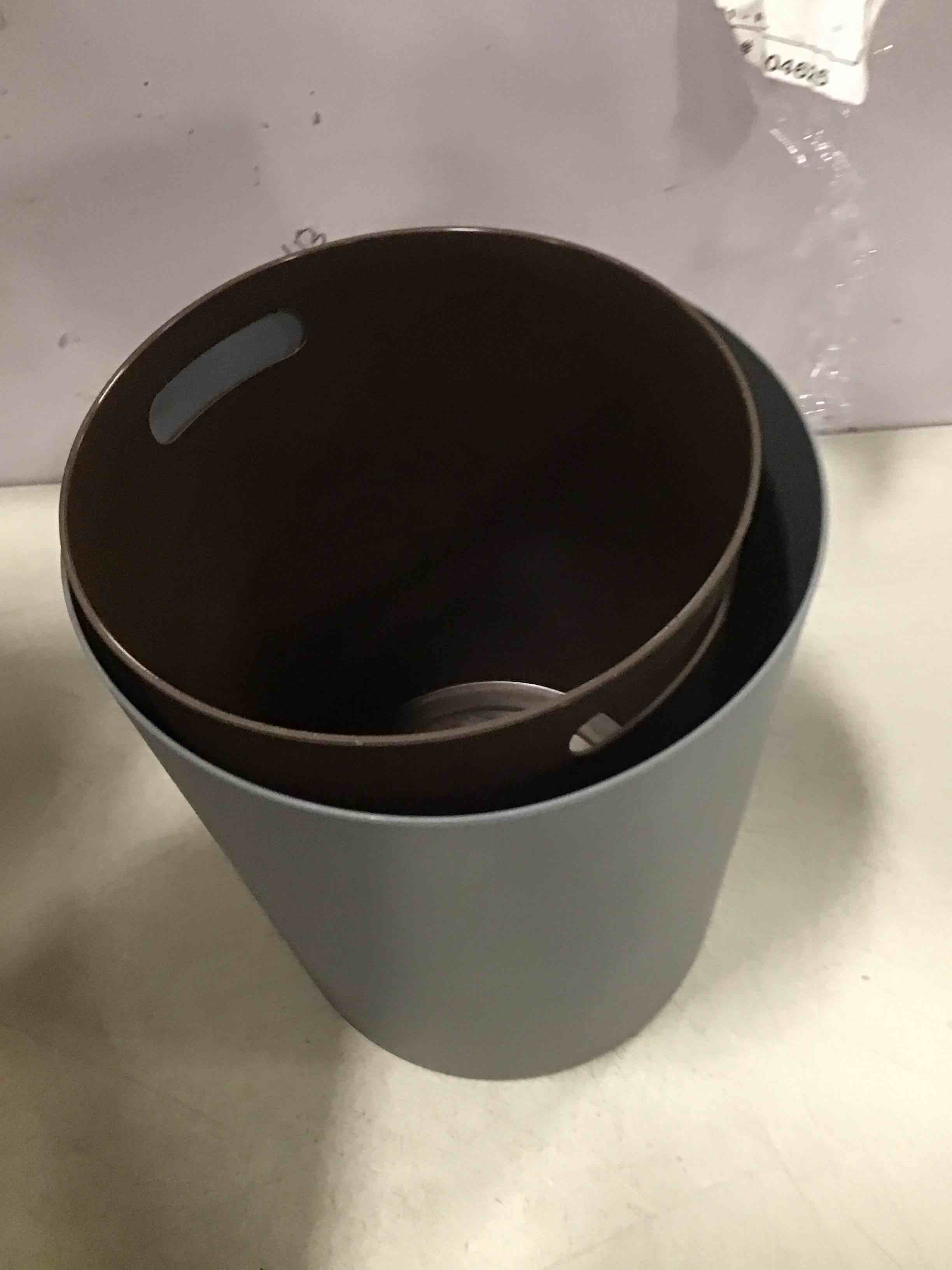 https://s3.amazonaws.com/lotting-images-prod/bidfta/PPE2310814_1743769968604.jpeg