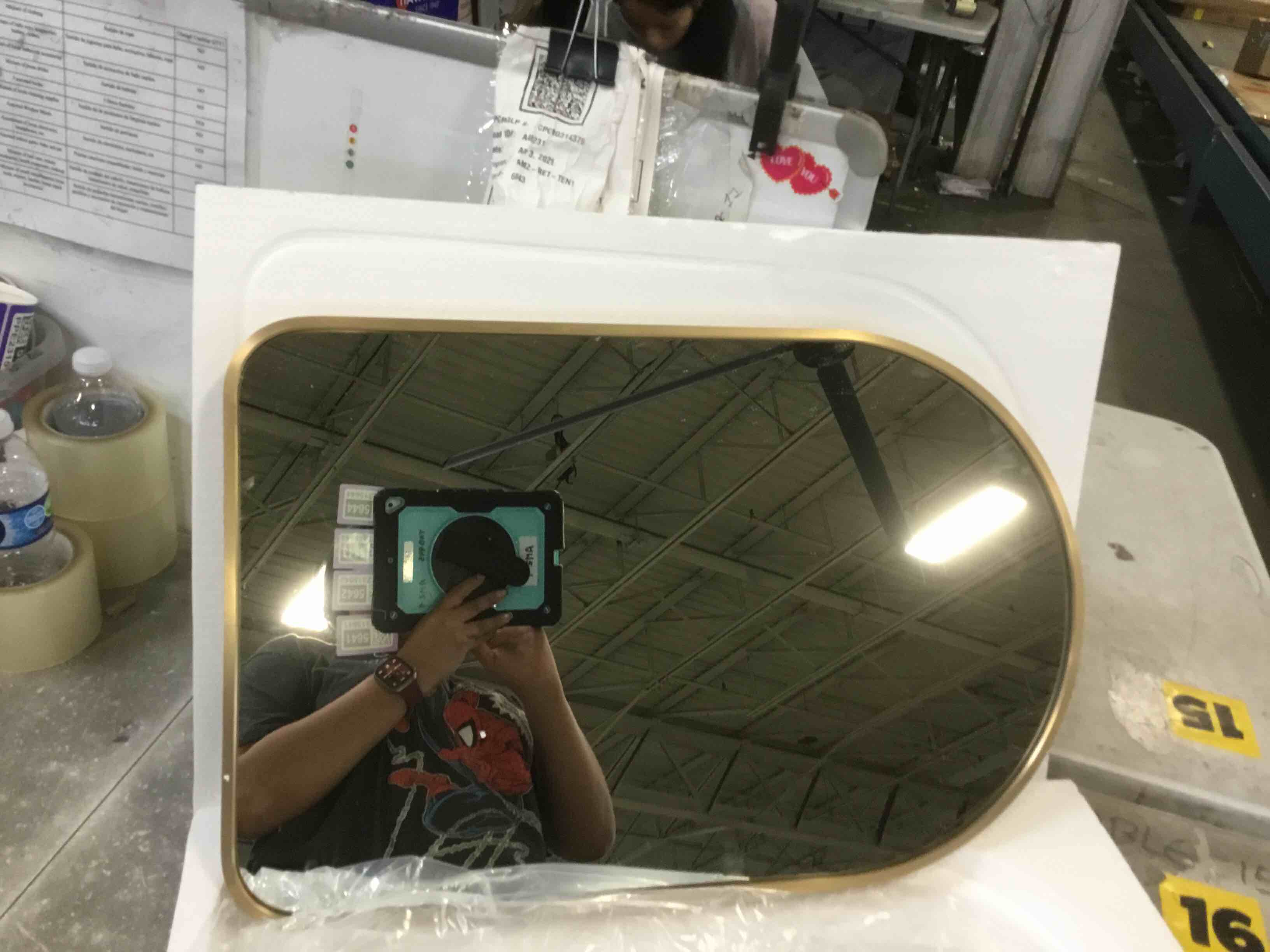 https://s3.amazonaws.com/lotting-images-prod/bidfta/PPE2315641_1744055881952.jpeg