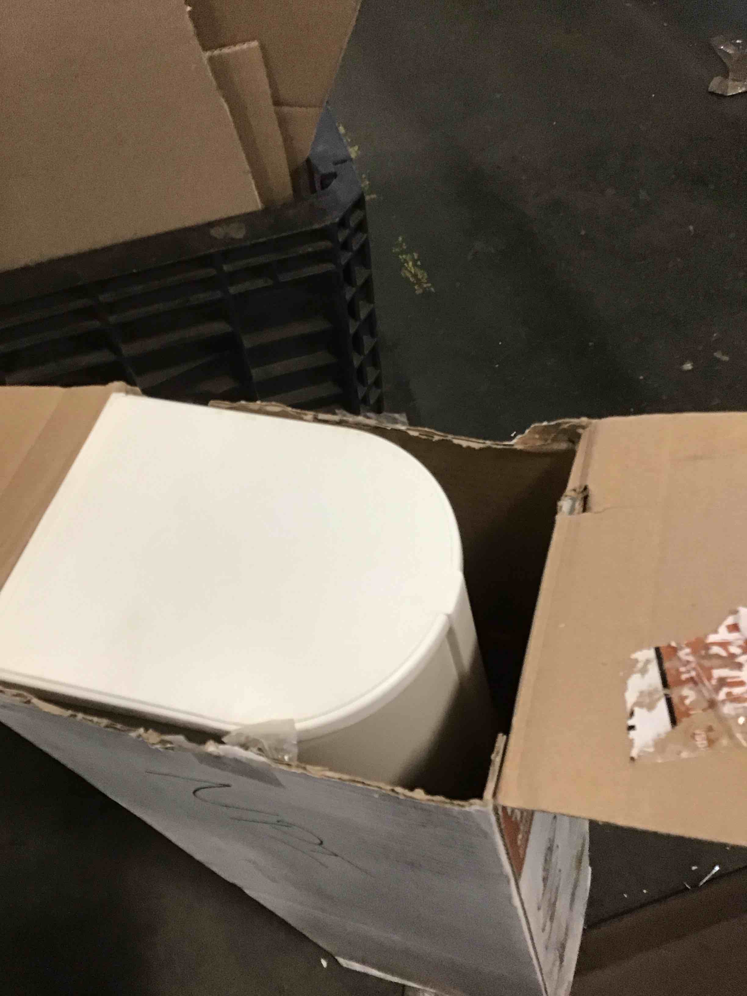 https://s3.amazonaws.com/lotting-images-prod/bidfta/PPE2317379_1742235326887.jpeg