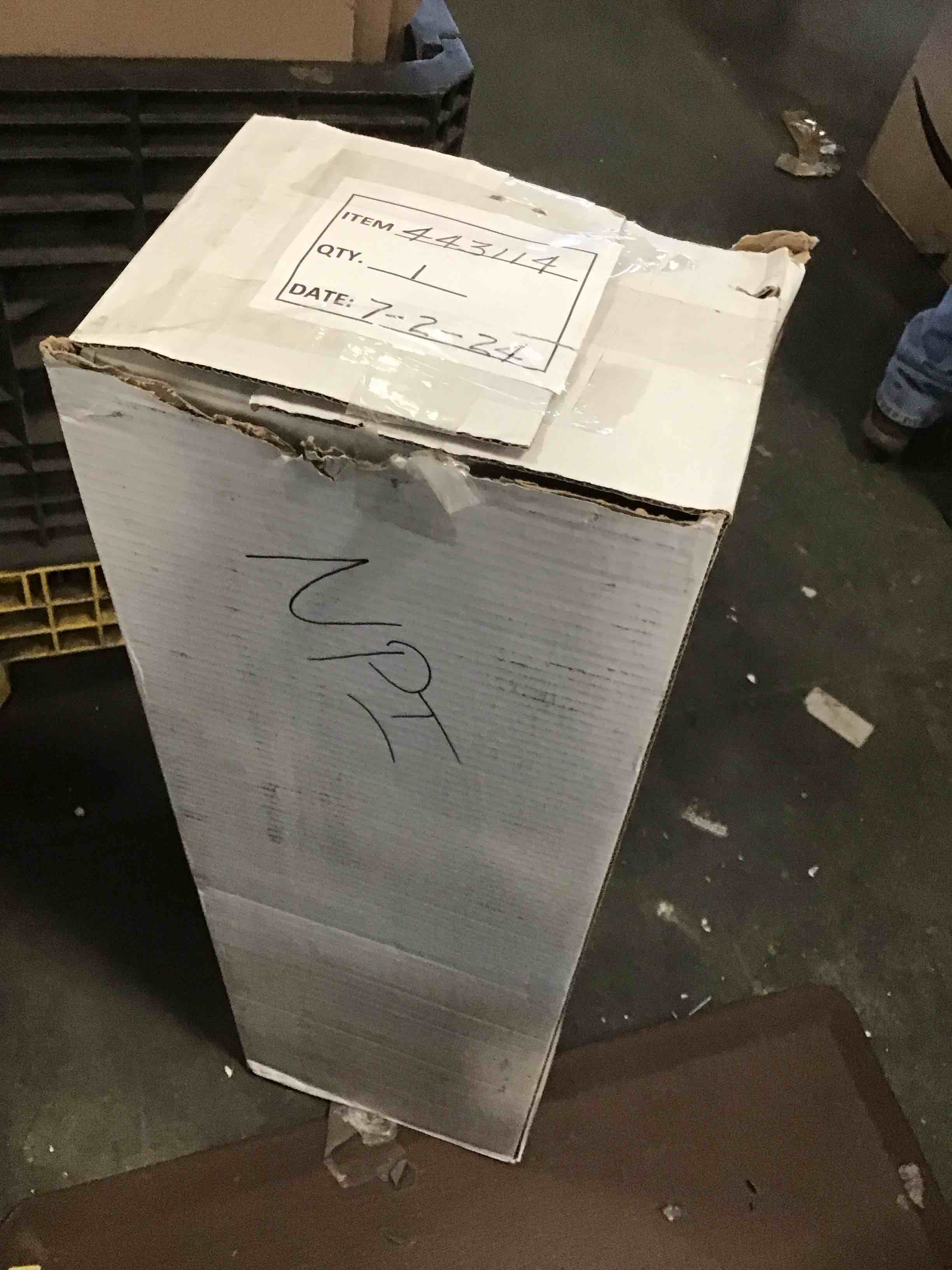 https://s3.amazonaws.com/lotting-images-prod/bidfta/PPE2317379_1742235339892.jpeg