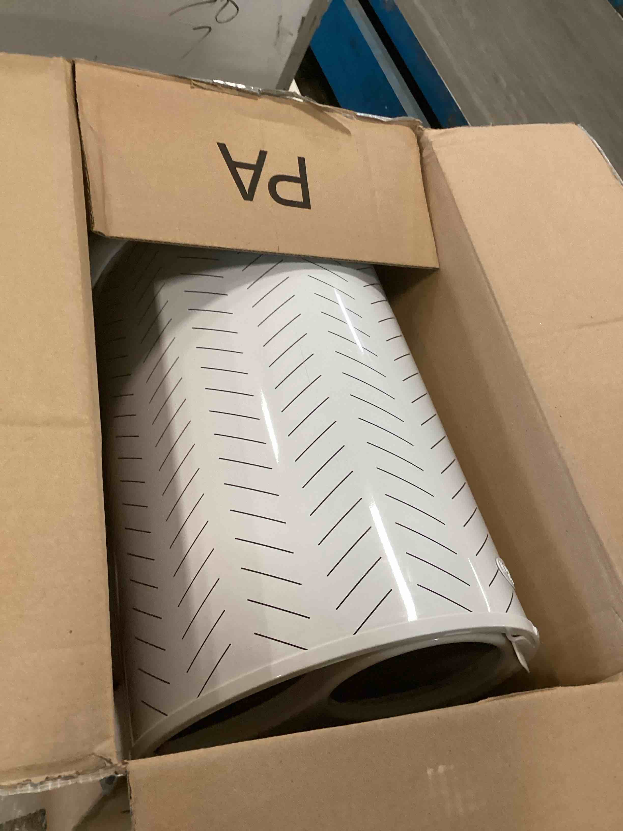 https://s3.amazonaws.com/lotting-images-prod/bidfta/PPE2317954_1742562455283.jpeg