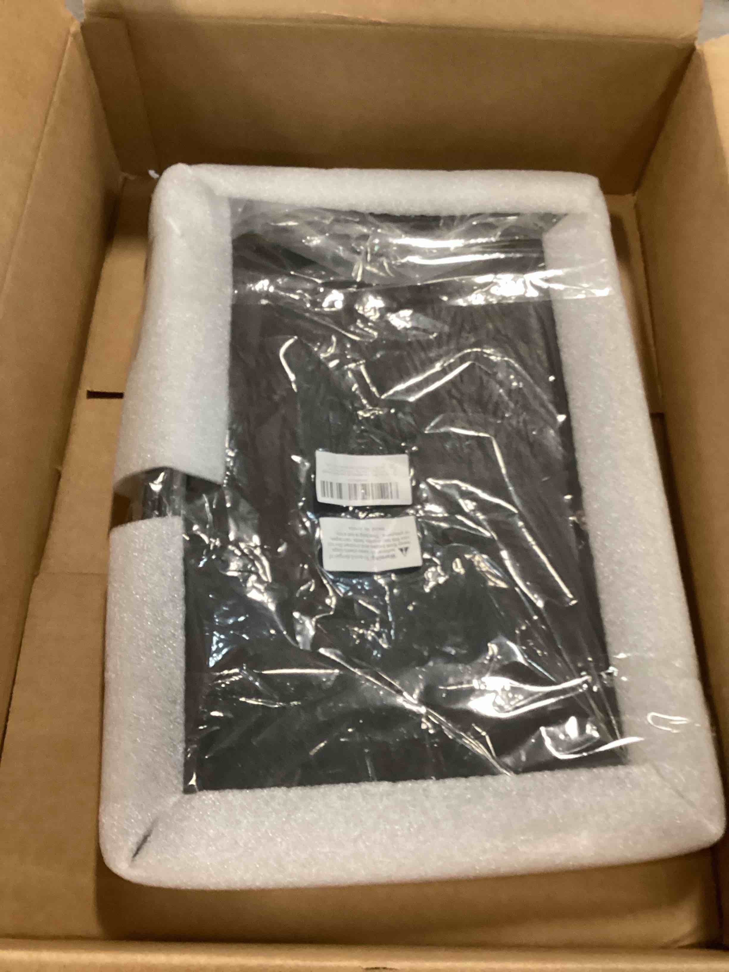 https://s3.amazonaws.com/lotting-images-prod/bidfta/PPE2317989_1742567994634.jpeg