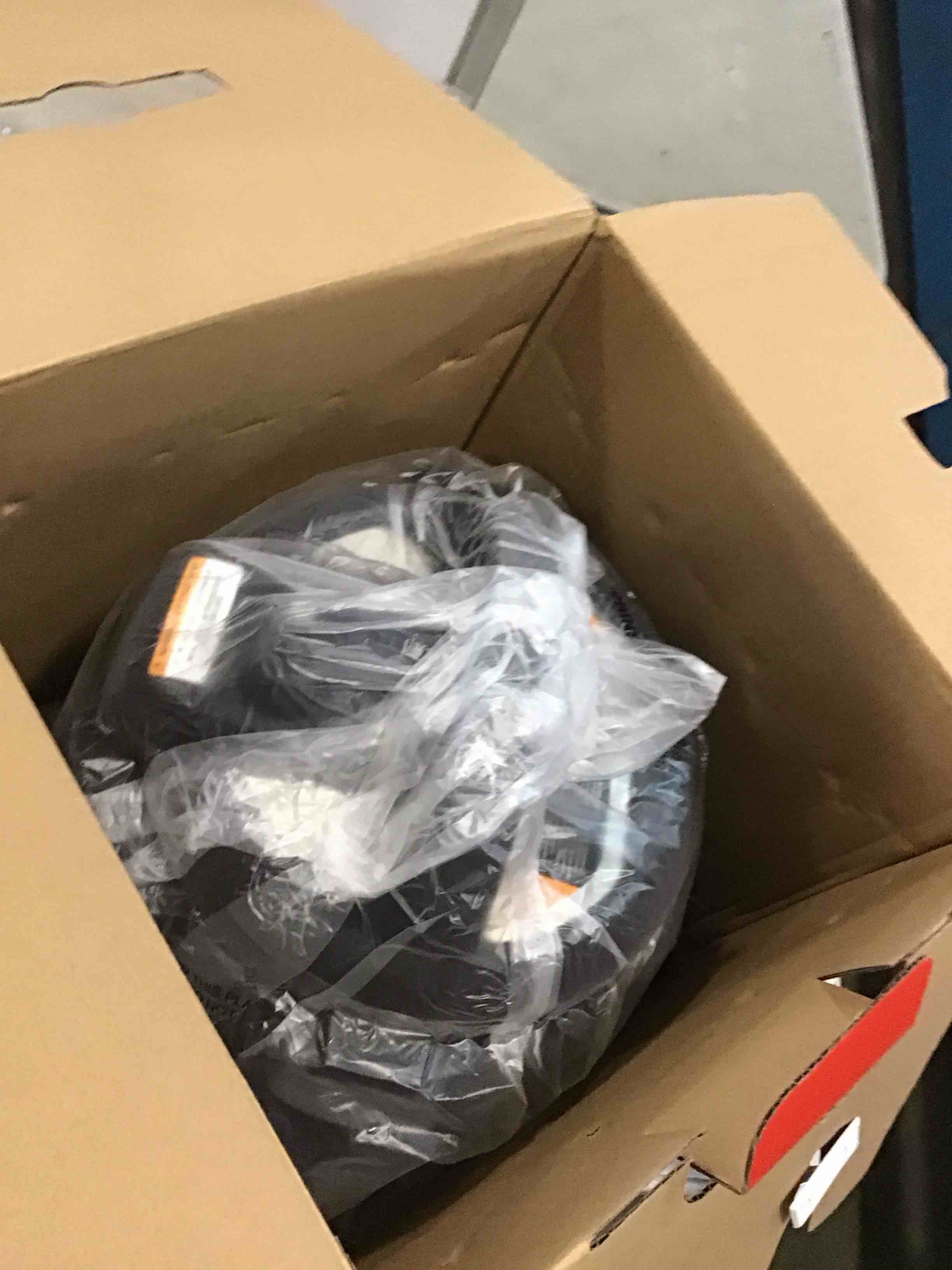 https://s3.amazonaws.com/lotting-images-prod/bidfta/PPE2318554_1742931084906.jpeg